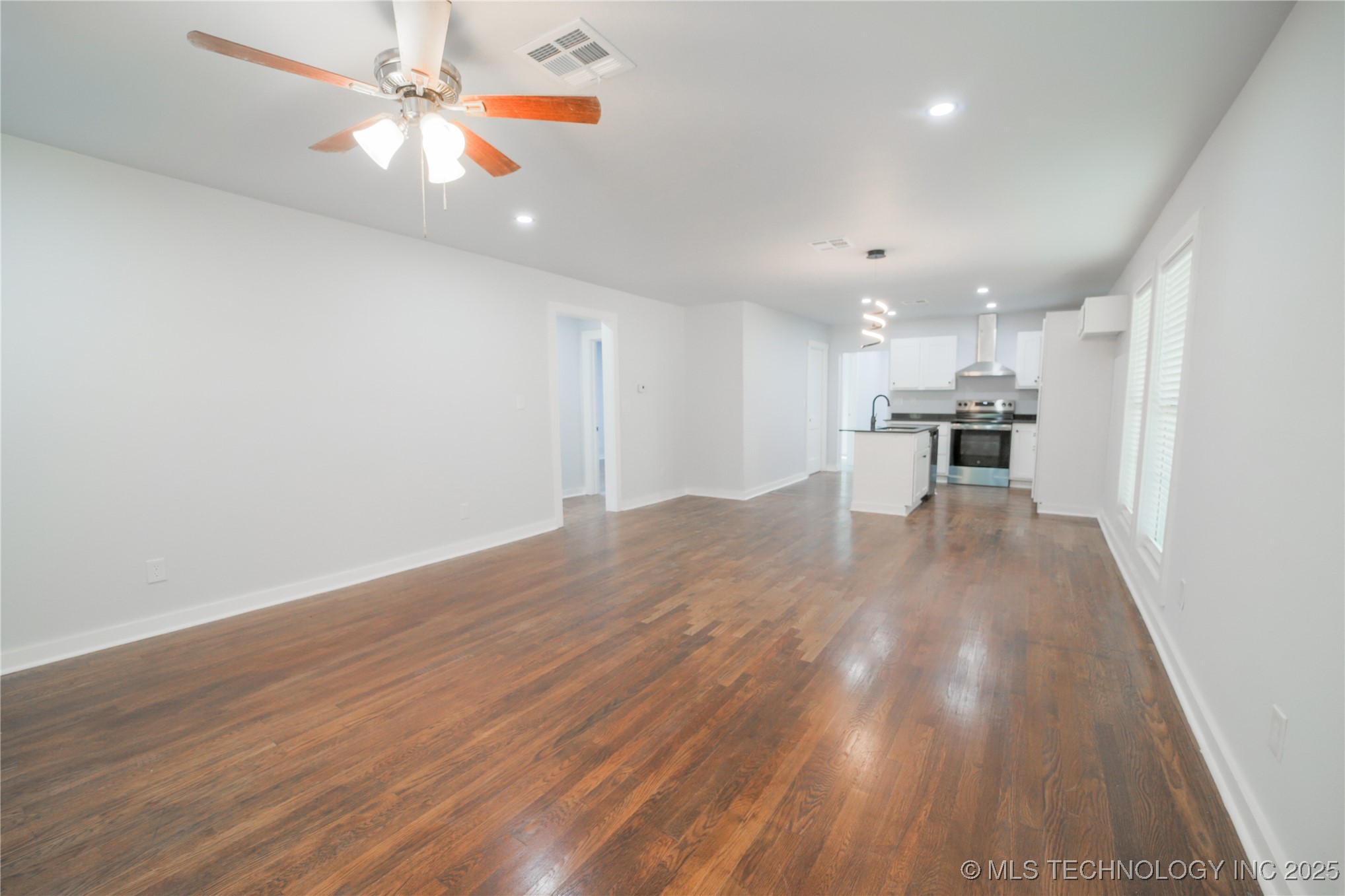 2052 E 12th Place Property Photo 10