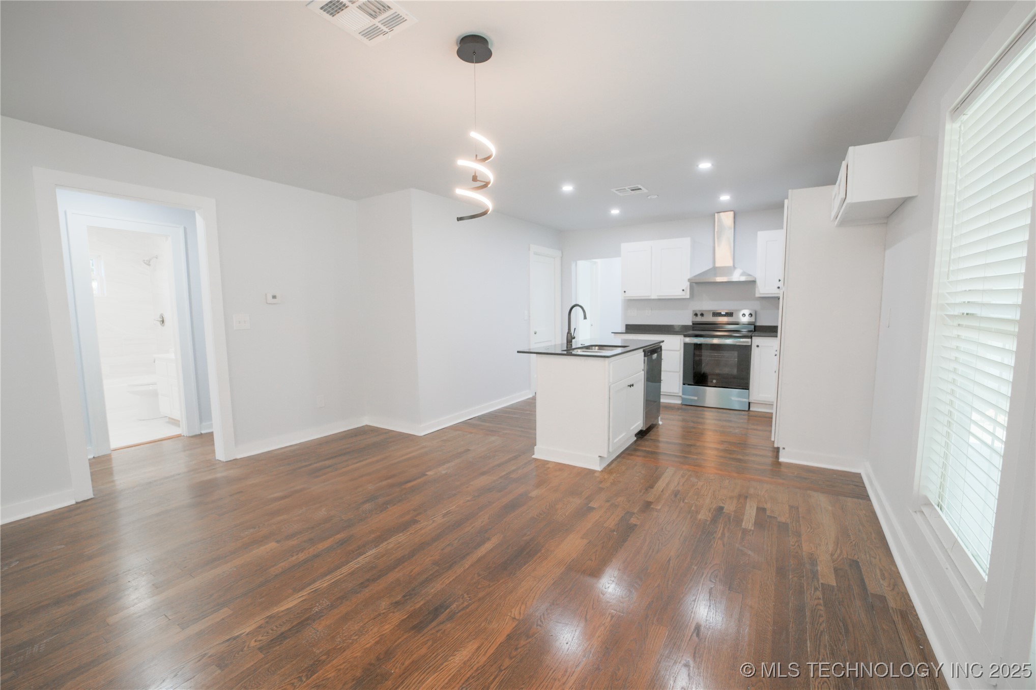 2052 E 12th Place Property Photo 11