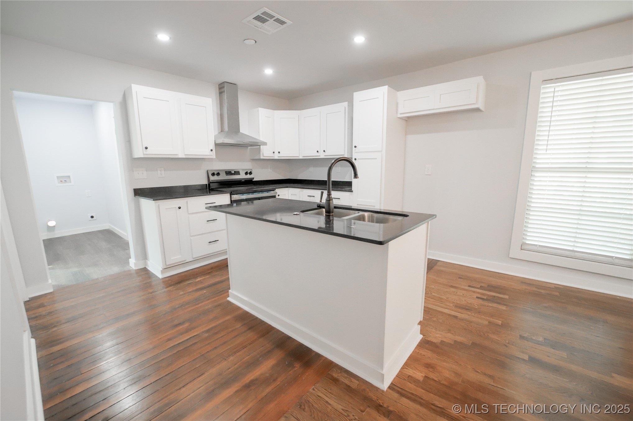 2052 E 12th Place Property Photo 13