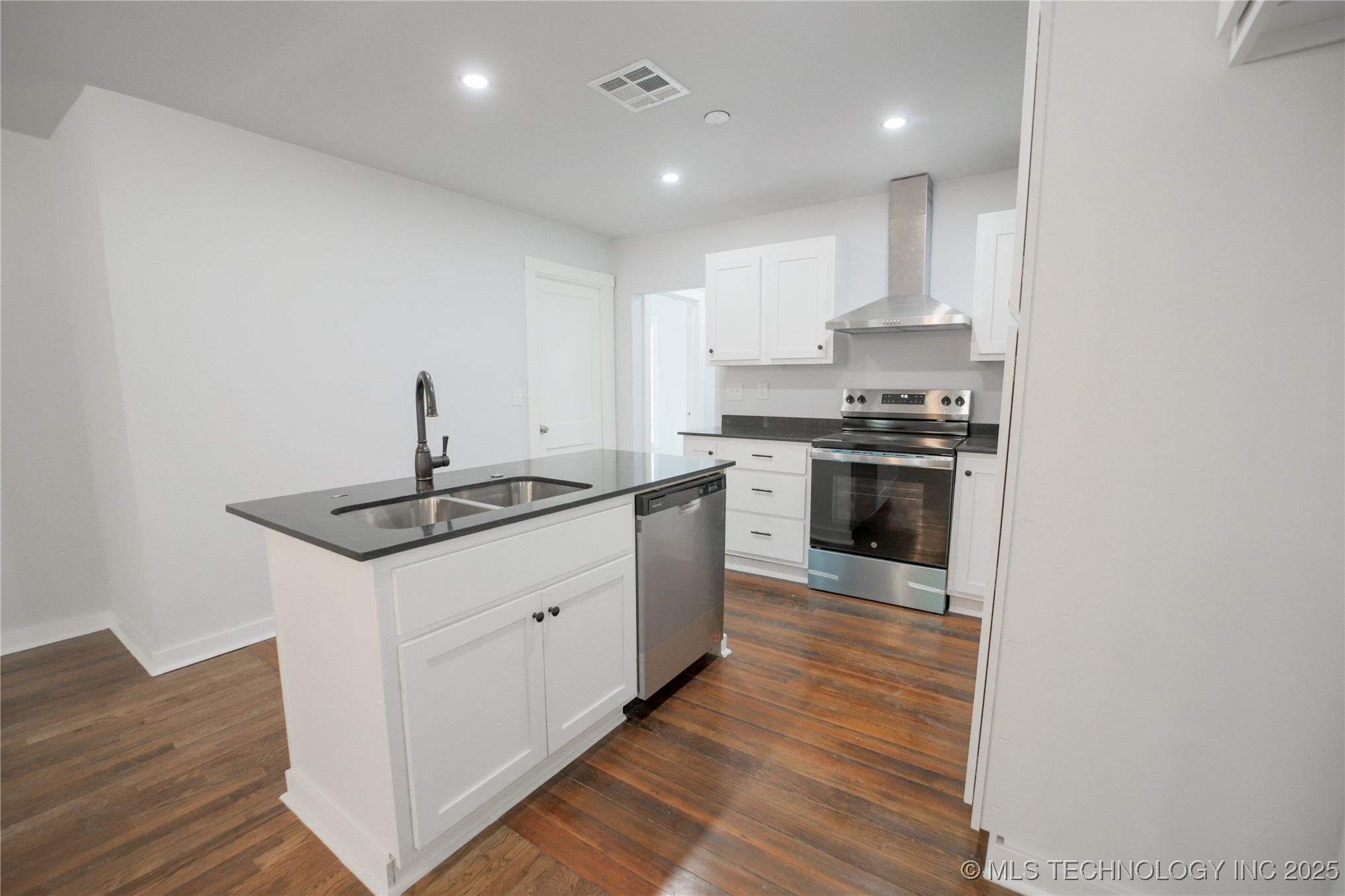 2052 E 12th Place Property Photo 15