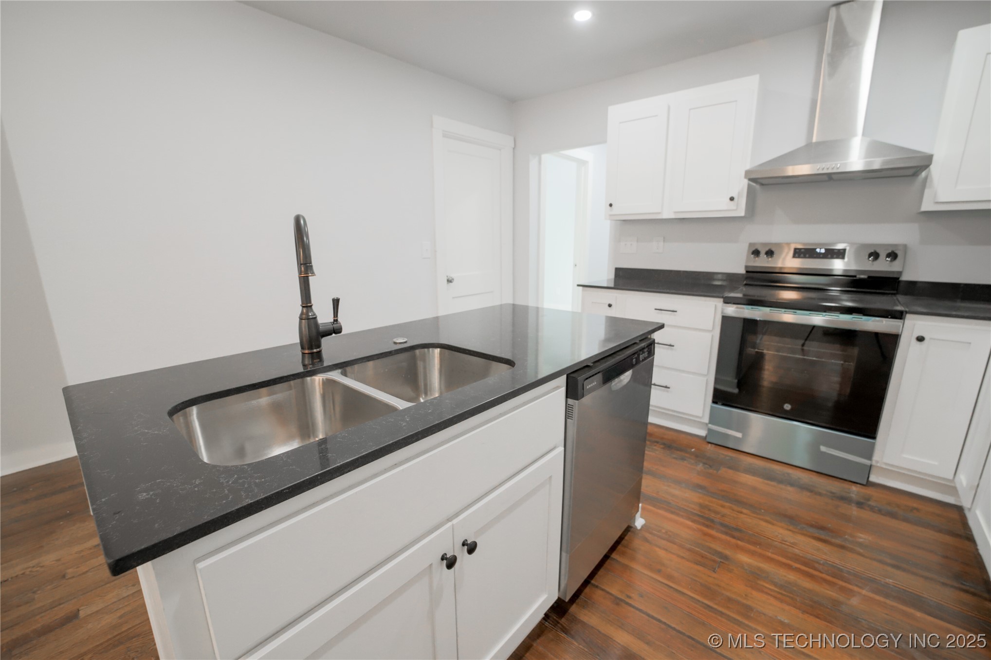 2052 E 12th Place Property Photo 16