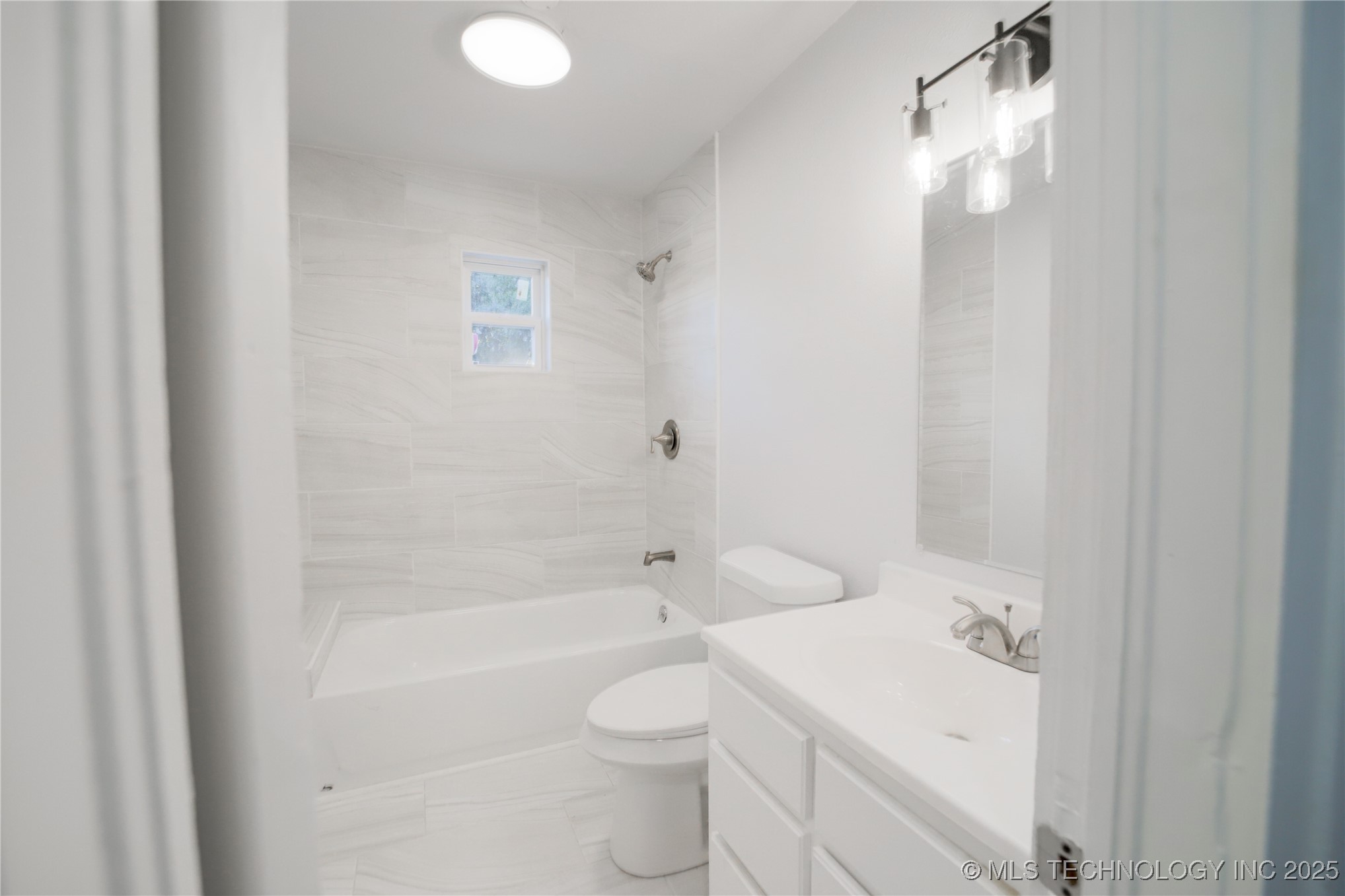 2052 E 12th Place Property Photo 18