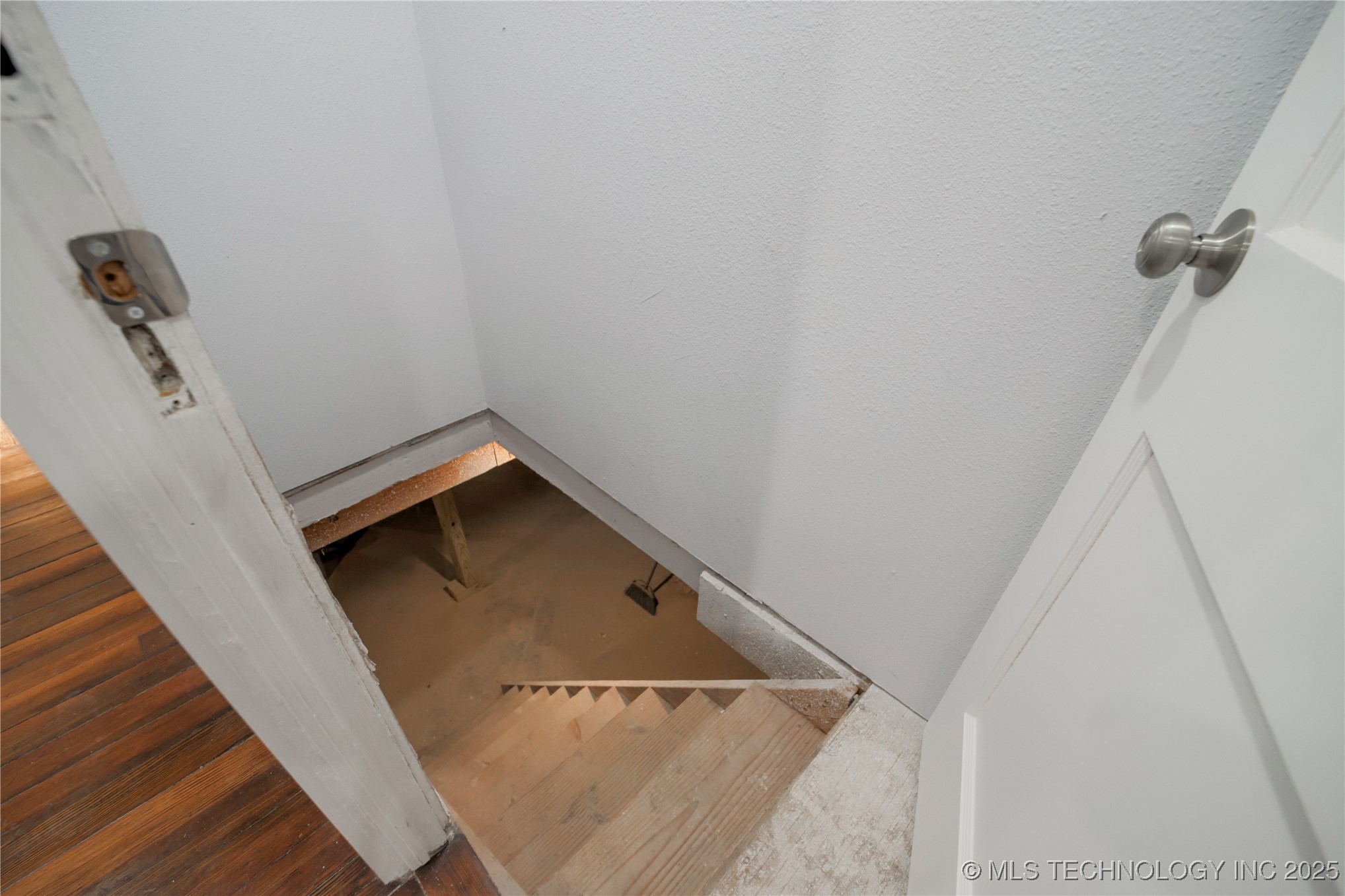 2052 E 12th Place Property Photo 30