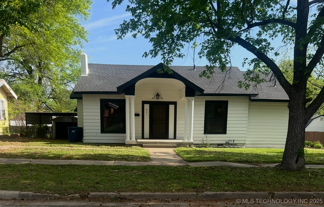 621 E Comanche Property Photo 1