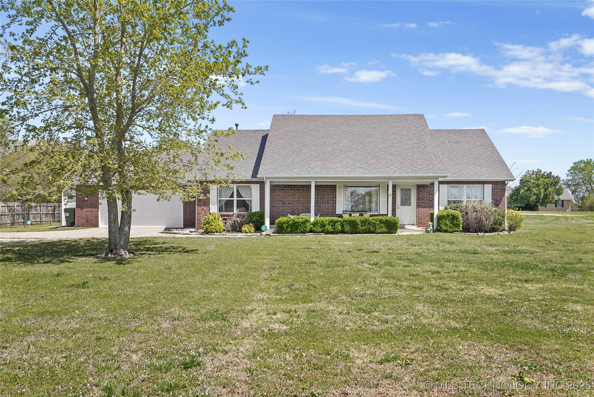 16235 N Peoria Avenue Property Photo 1
