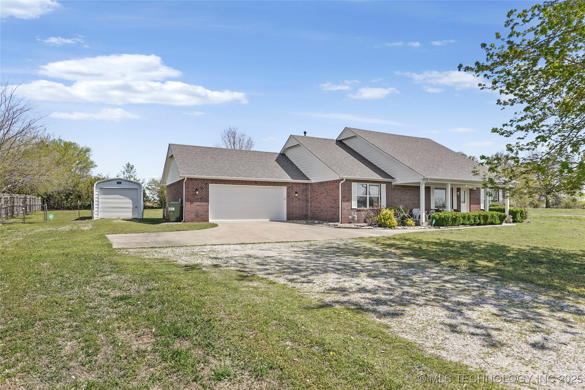 16235 N Peoria Avenue Property Photo 3