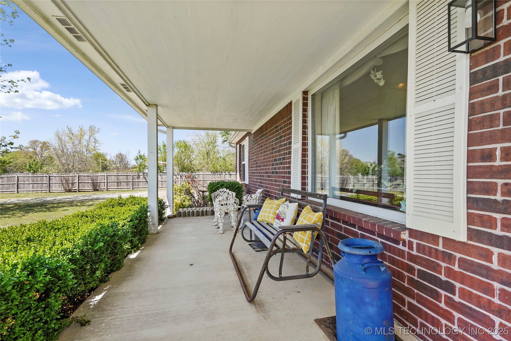 16235 N Peoria Avenue Property Photo 4