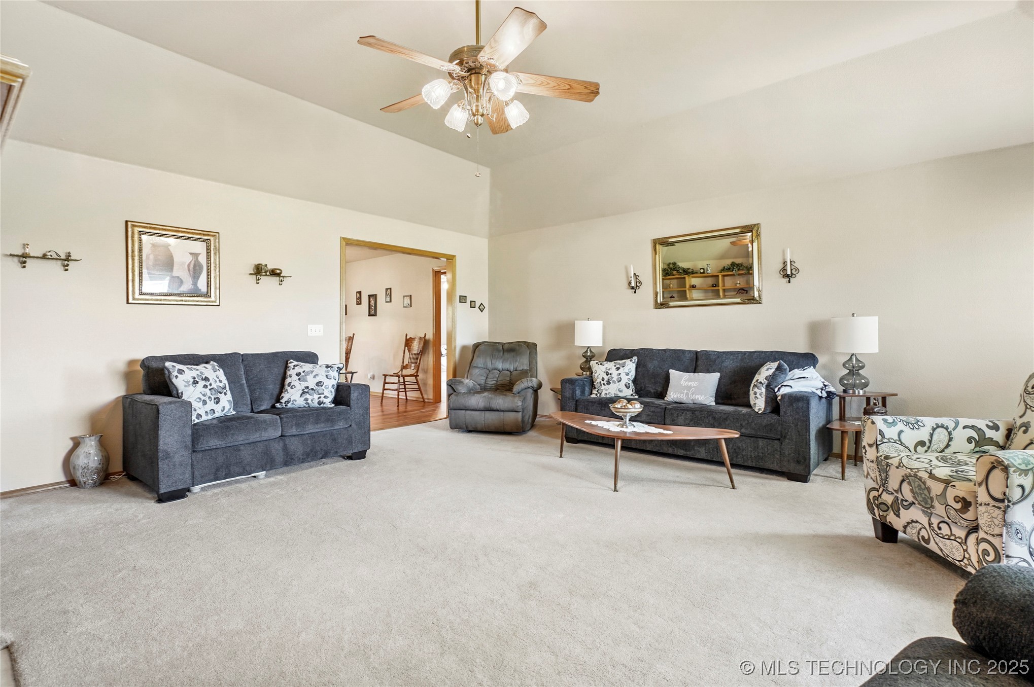16235 N Peoria Avenue Property Photo 6