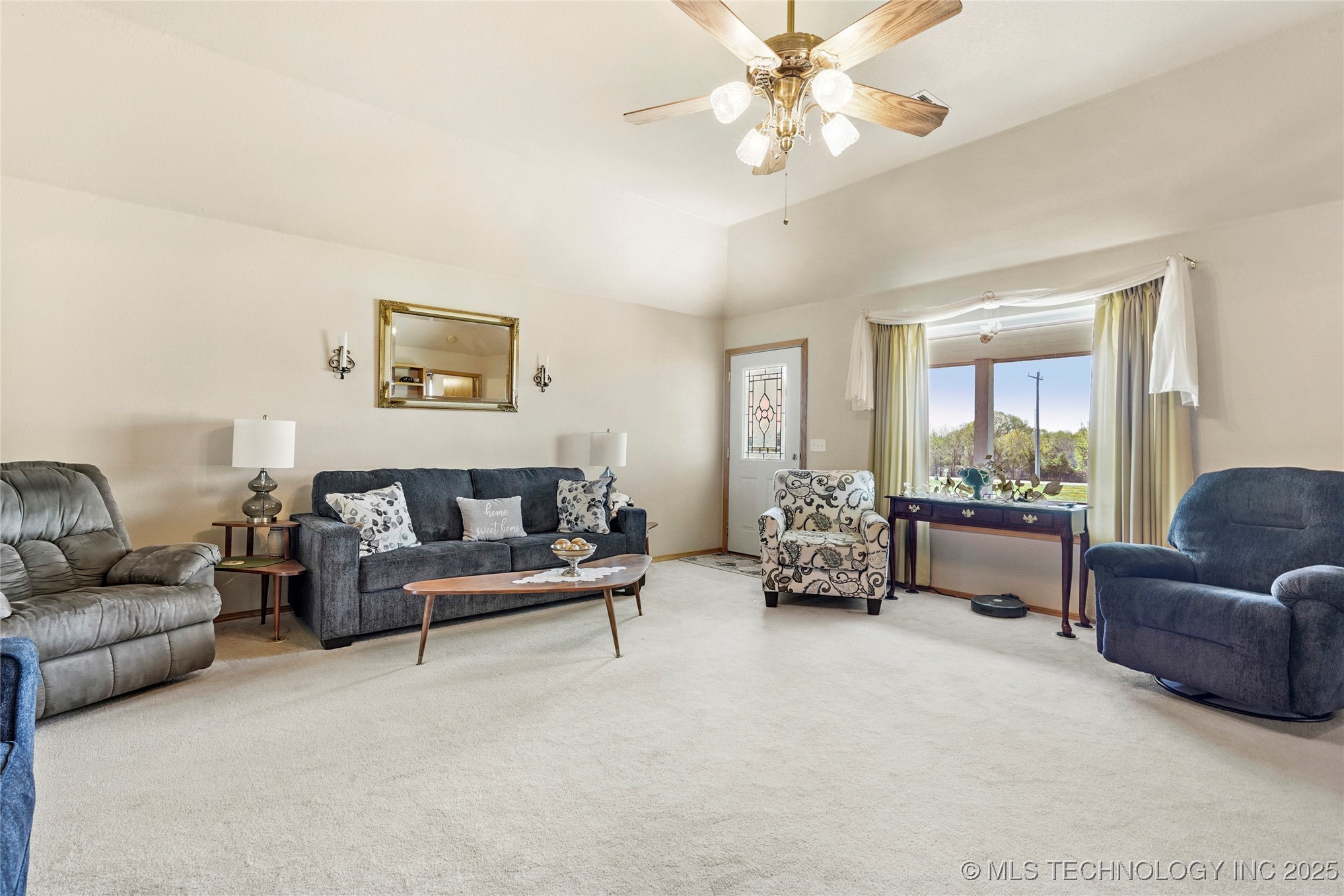 16235 N Peoria Avenue Property Photo 8