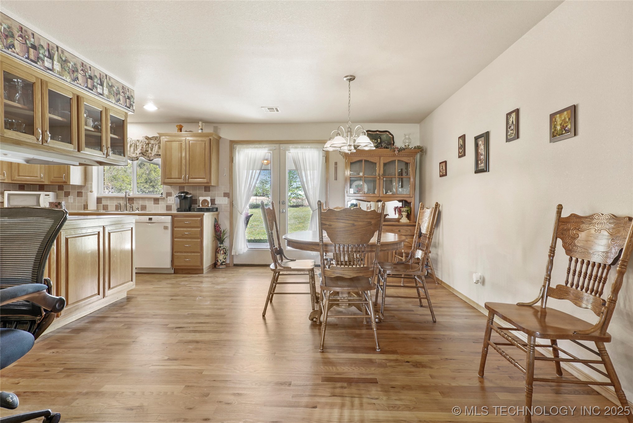 16235 N Peoria Avenue Property Photo 10