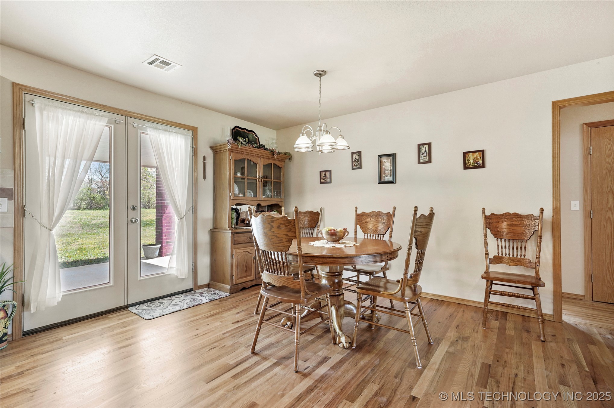 16235 N Peoria Avenue Property Photo 11