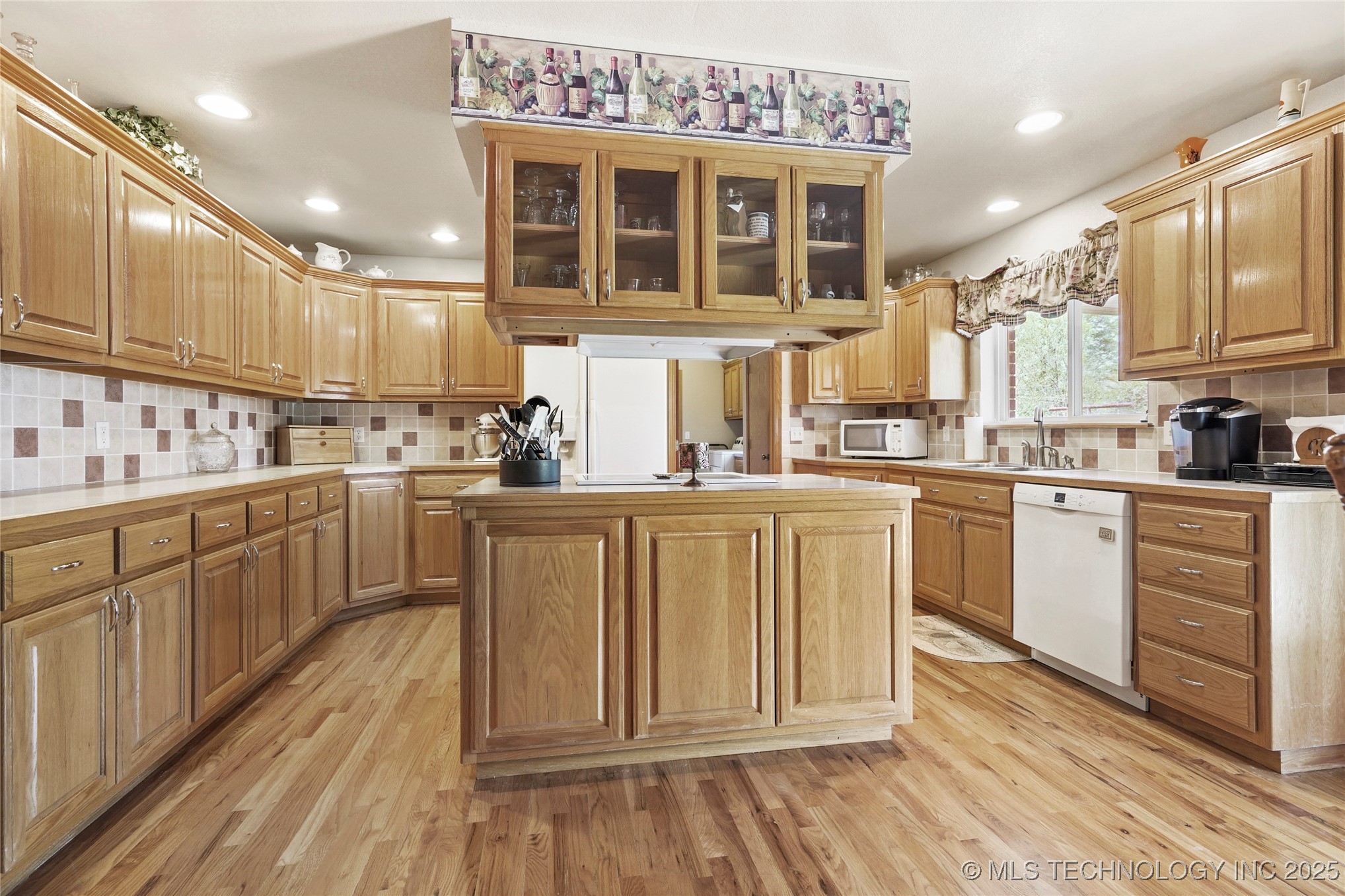 16235 N Peoria Avenue Property Photo 13