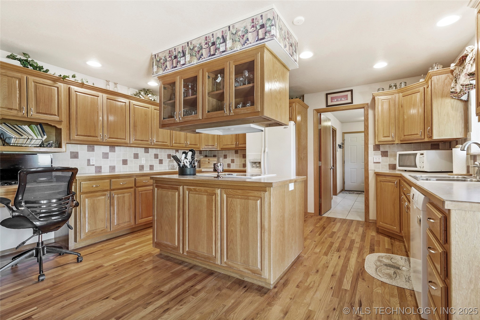 16235 N Peoria Avenue Property Photo 14