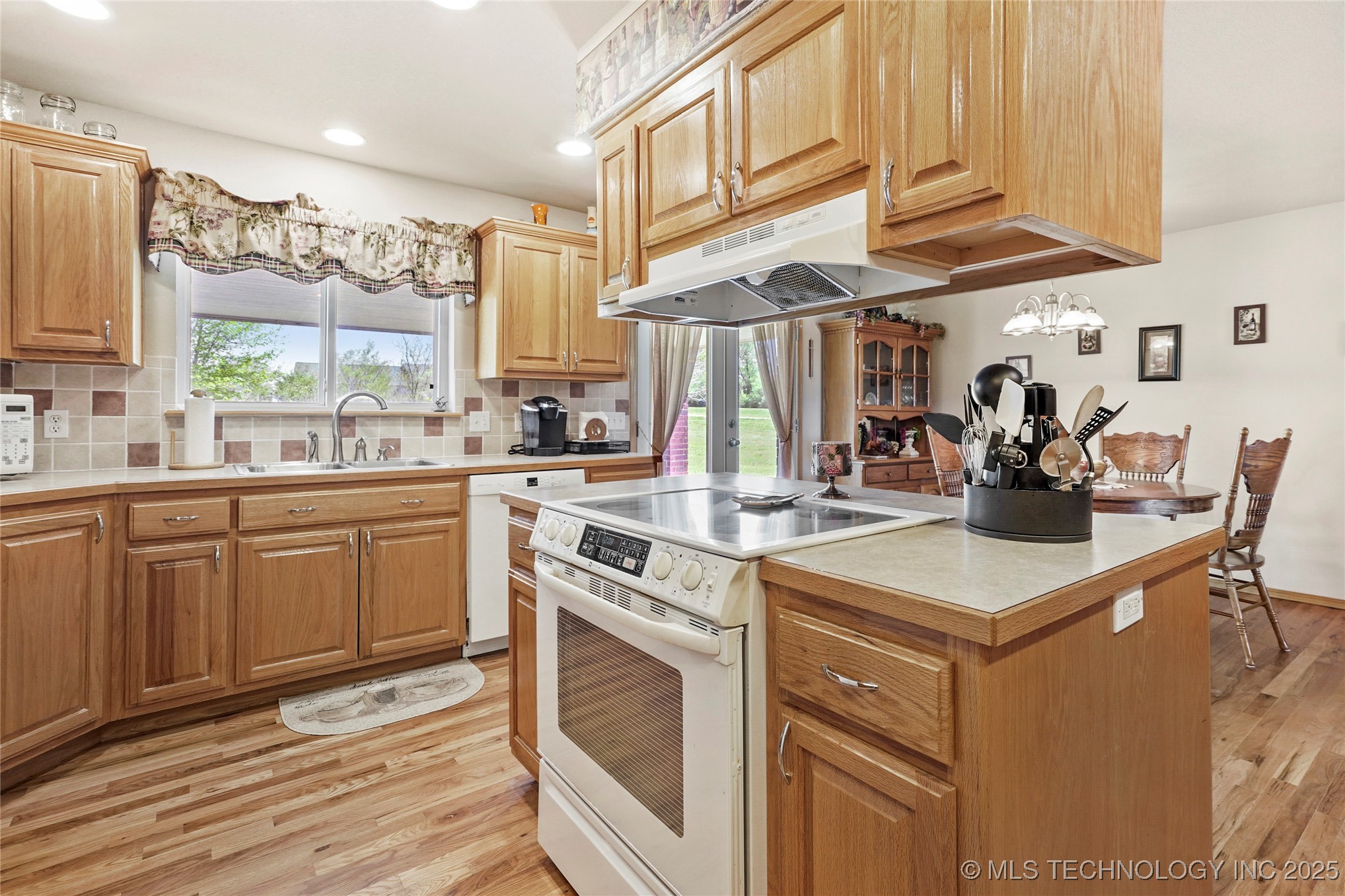 16235 N Peoria Avenue Property Photo 15