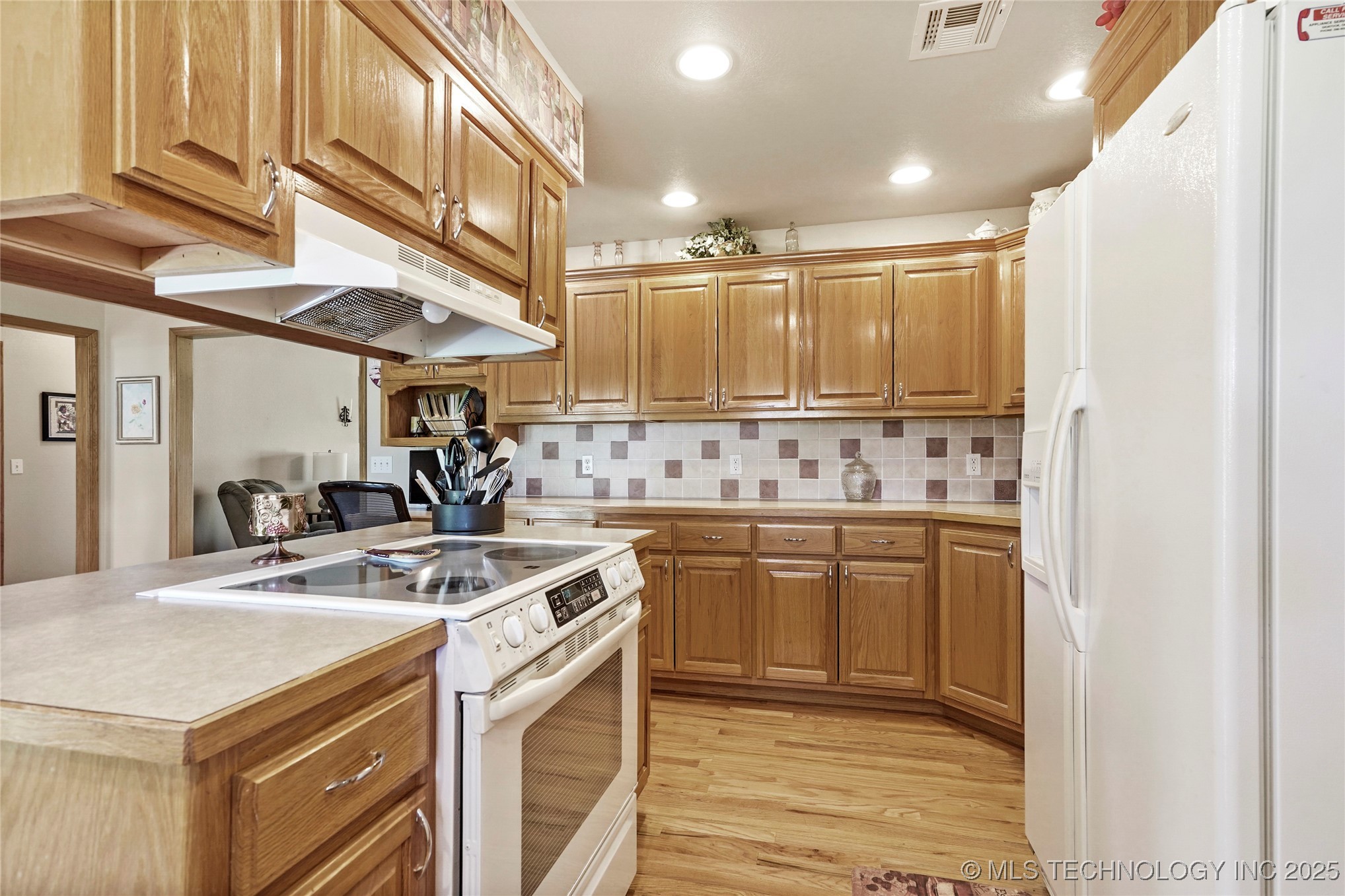 16235 N Peoria Avenue Property Photo 17