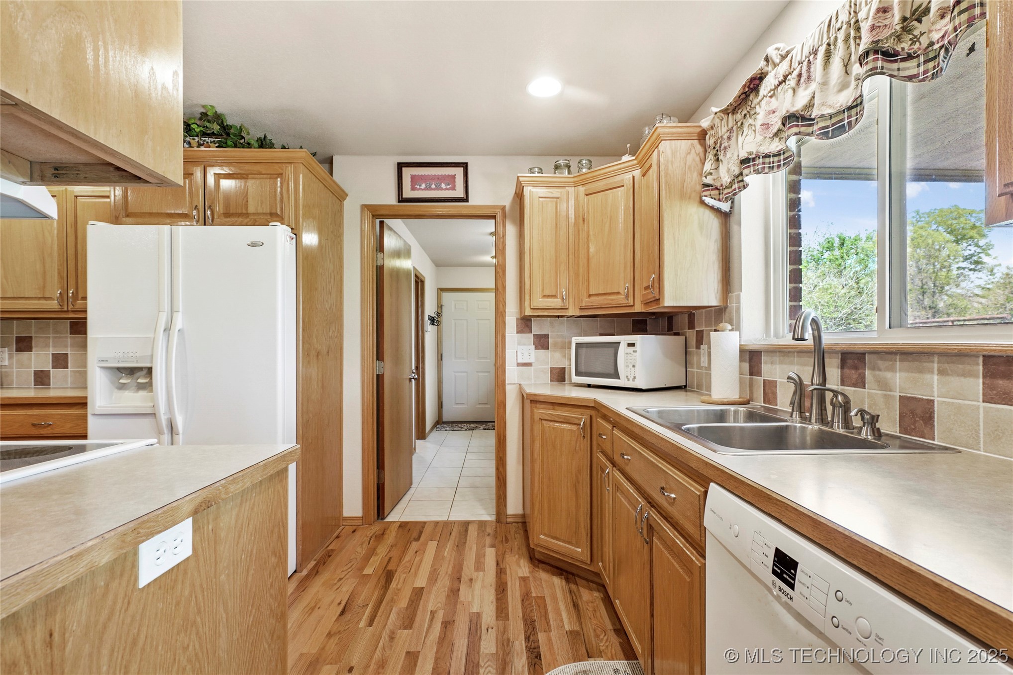 16235 N Peoria Avenue Property Photo 18