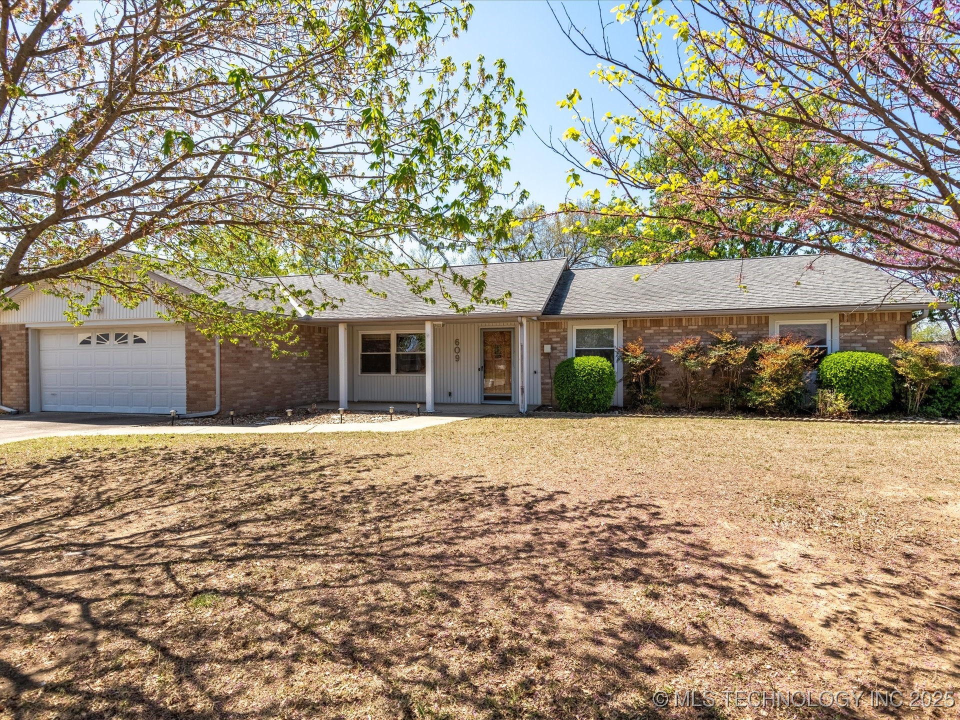609 Castle Road Property Photo 1