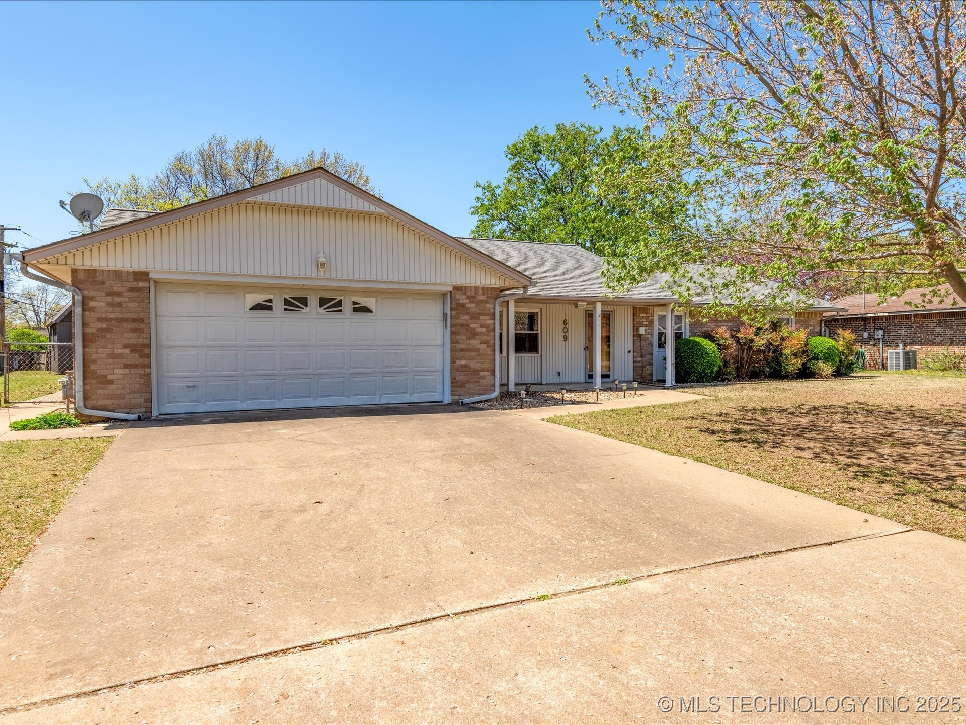 609 Castle Road Property Photo 2