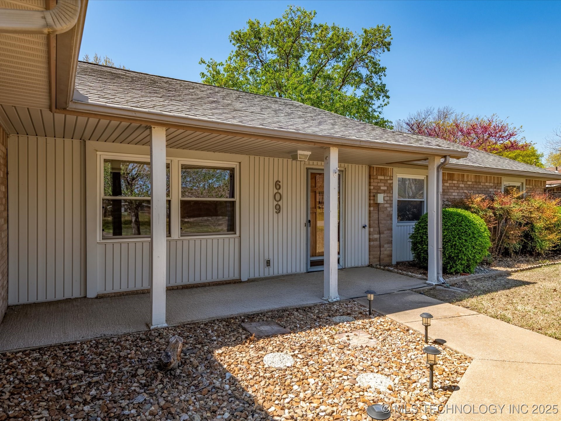 609 Castle Road Property Photo 3