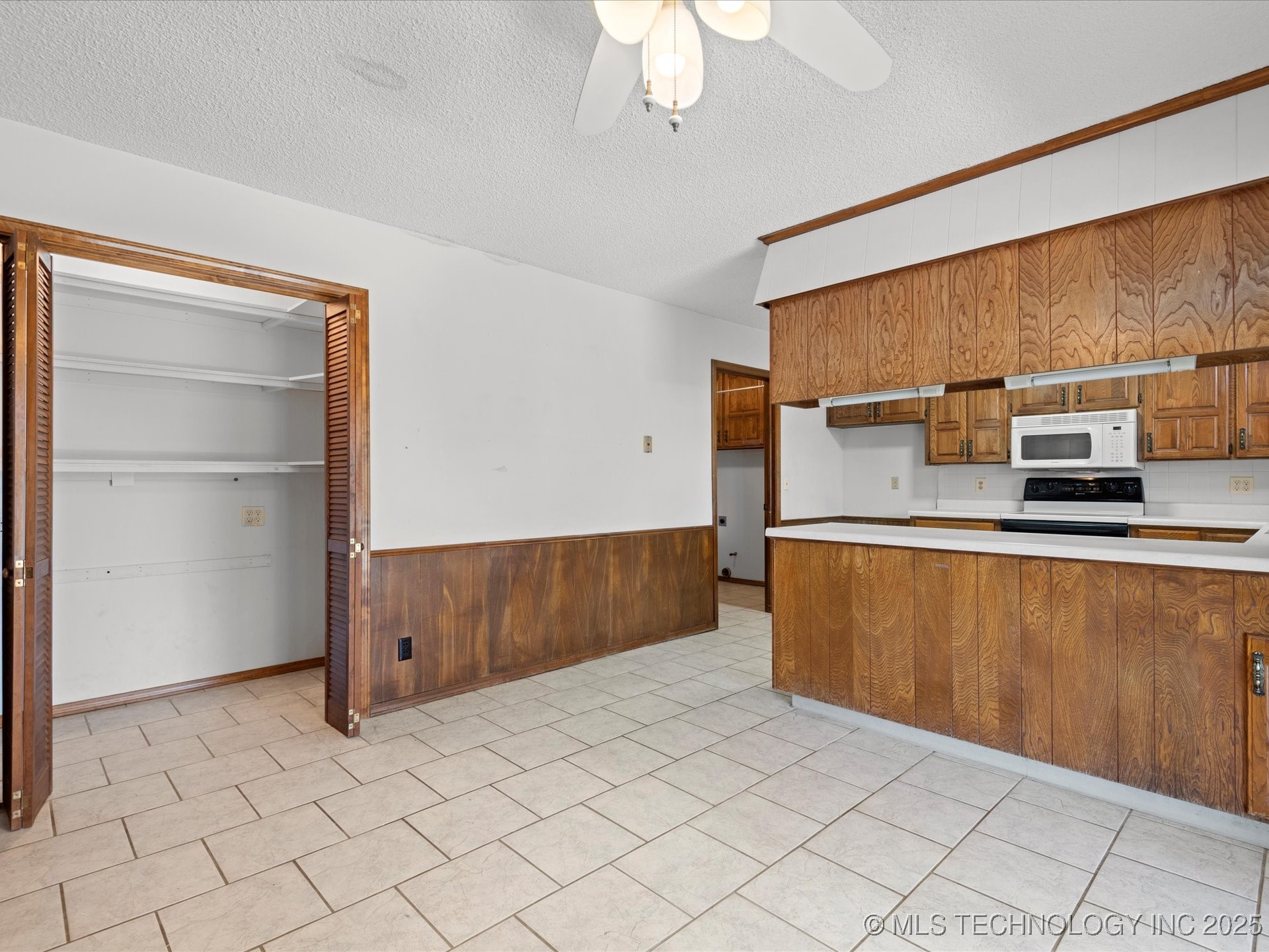 609 Castle Road Property Photo 8