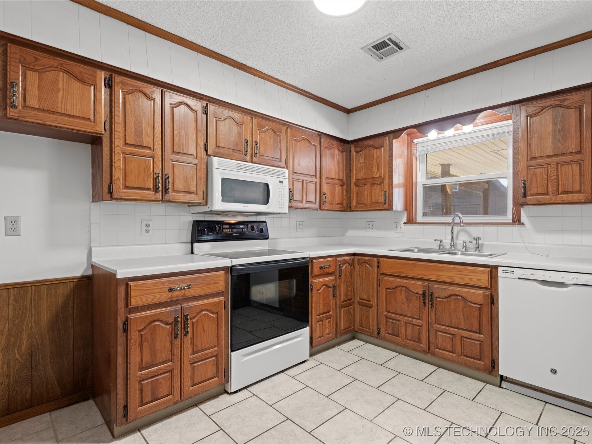 609 Castle Road Property Photo 10