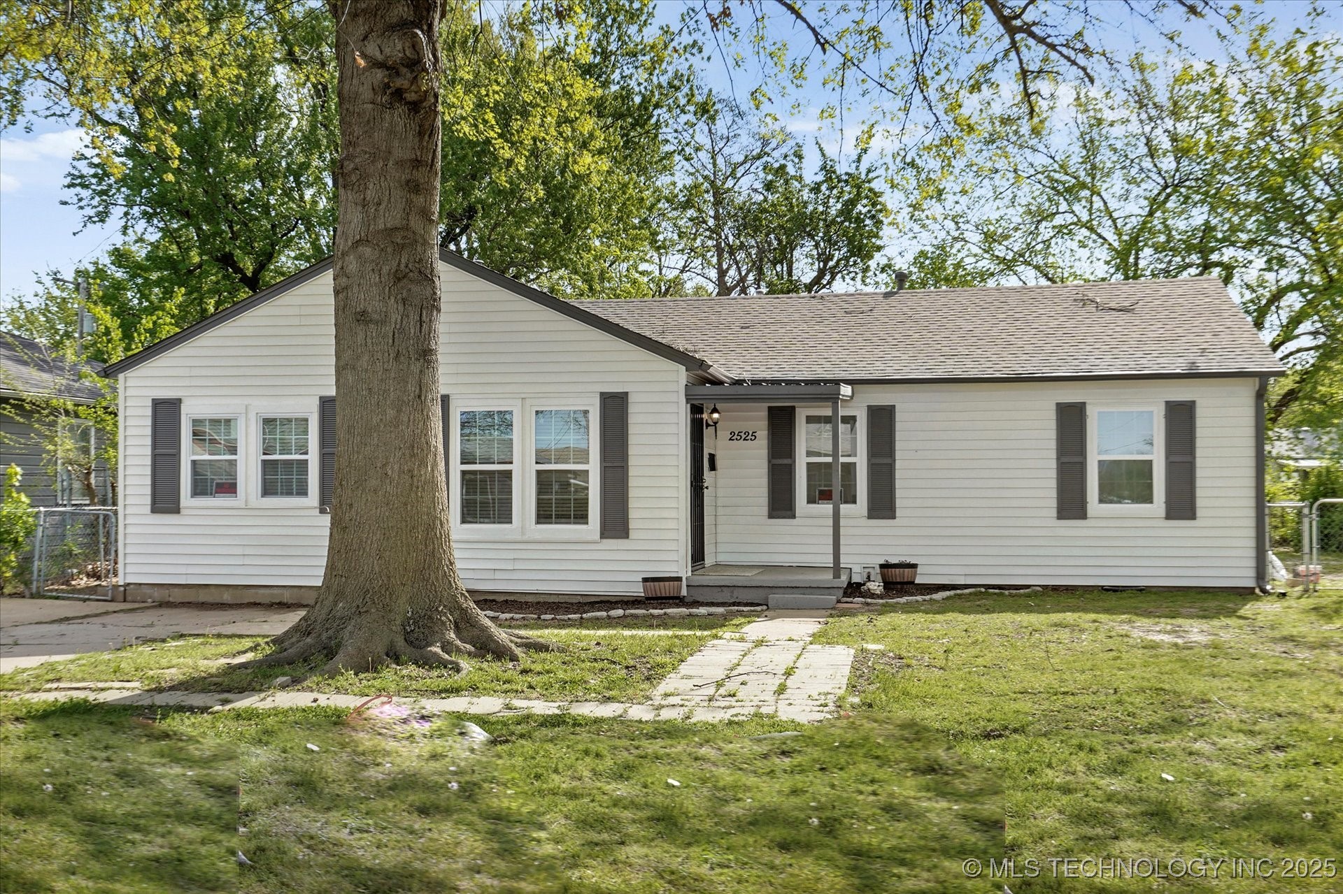 2525 N Xanthus Avenue Property Photo