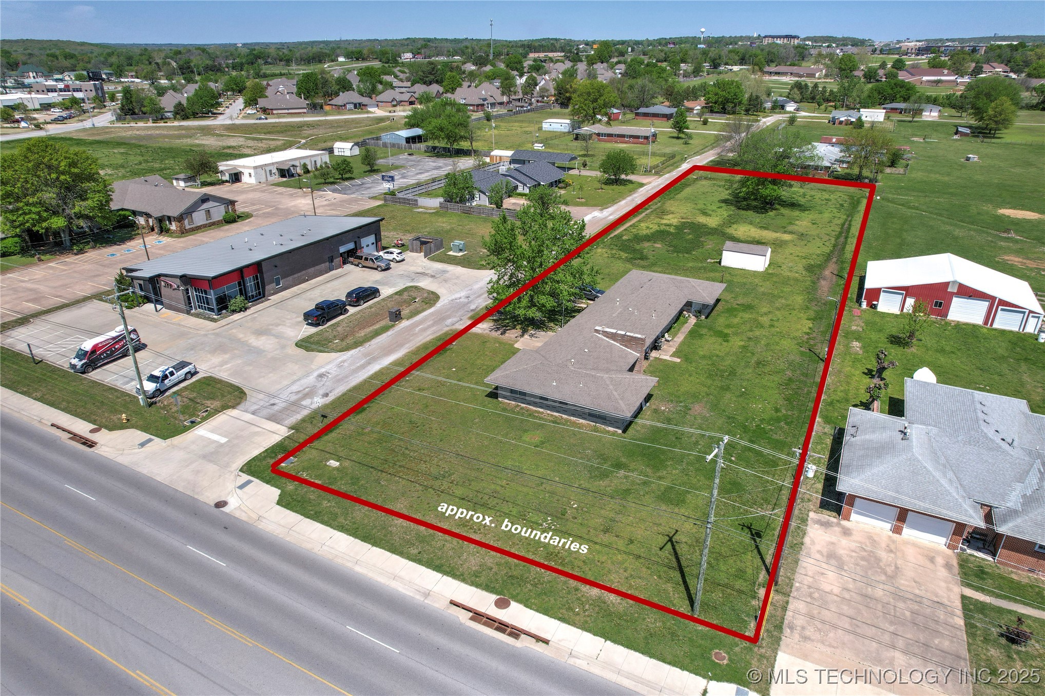9545 S Phoenix Avenue Property Photo 1
