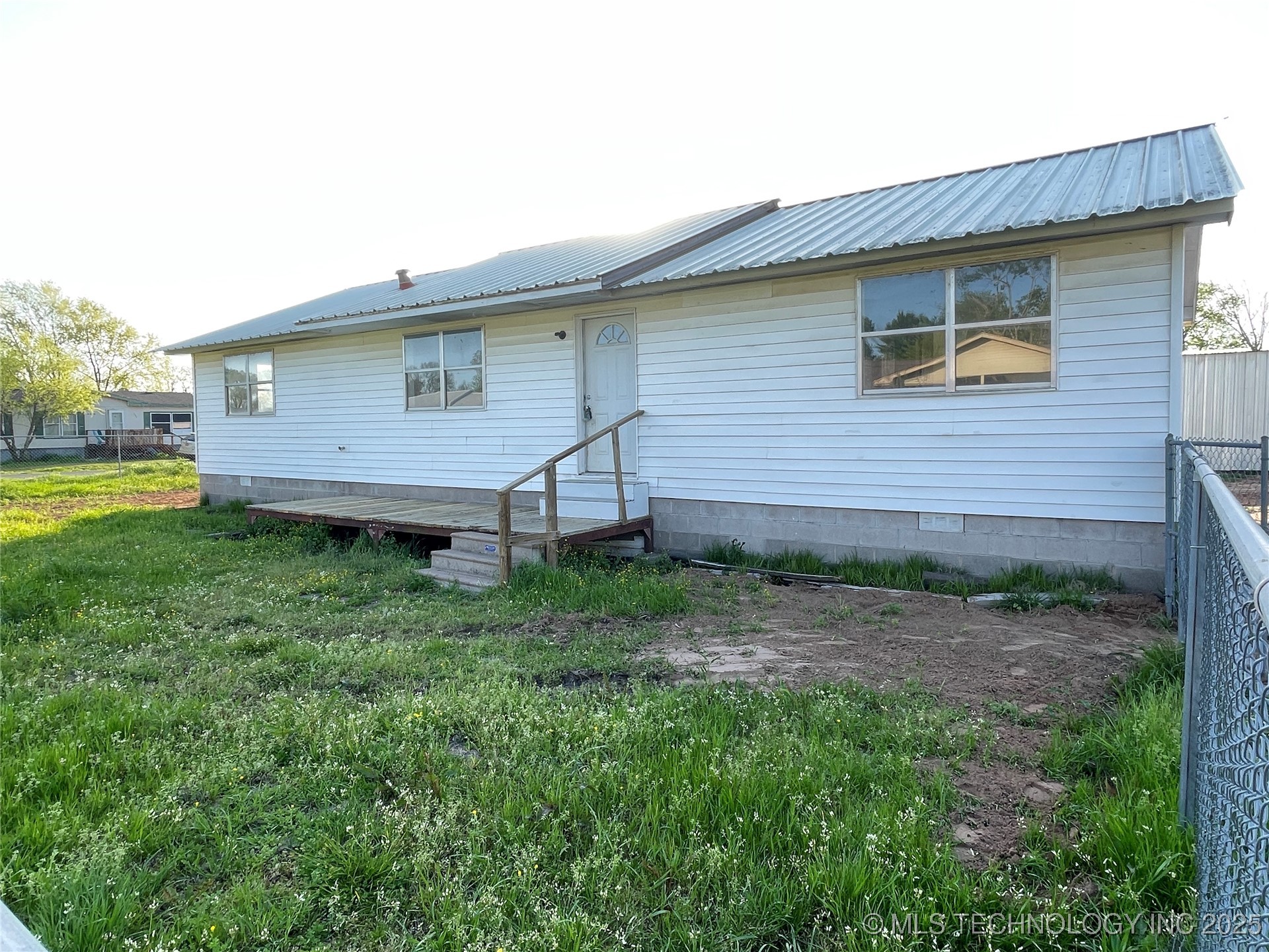 116 E 5th Street Property Photo