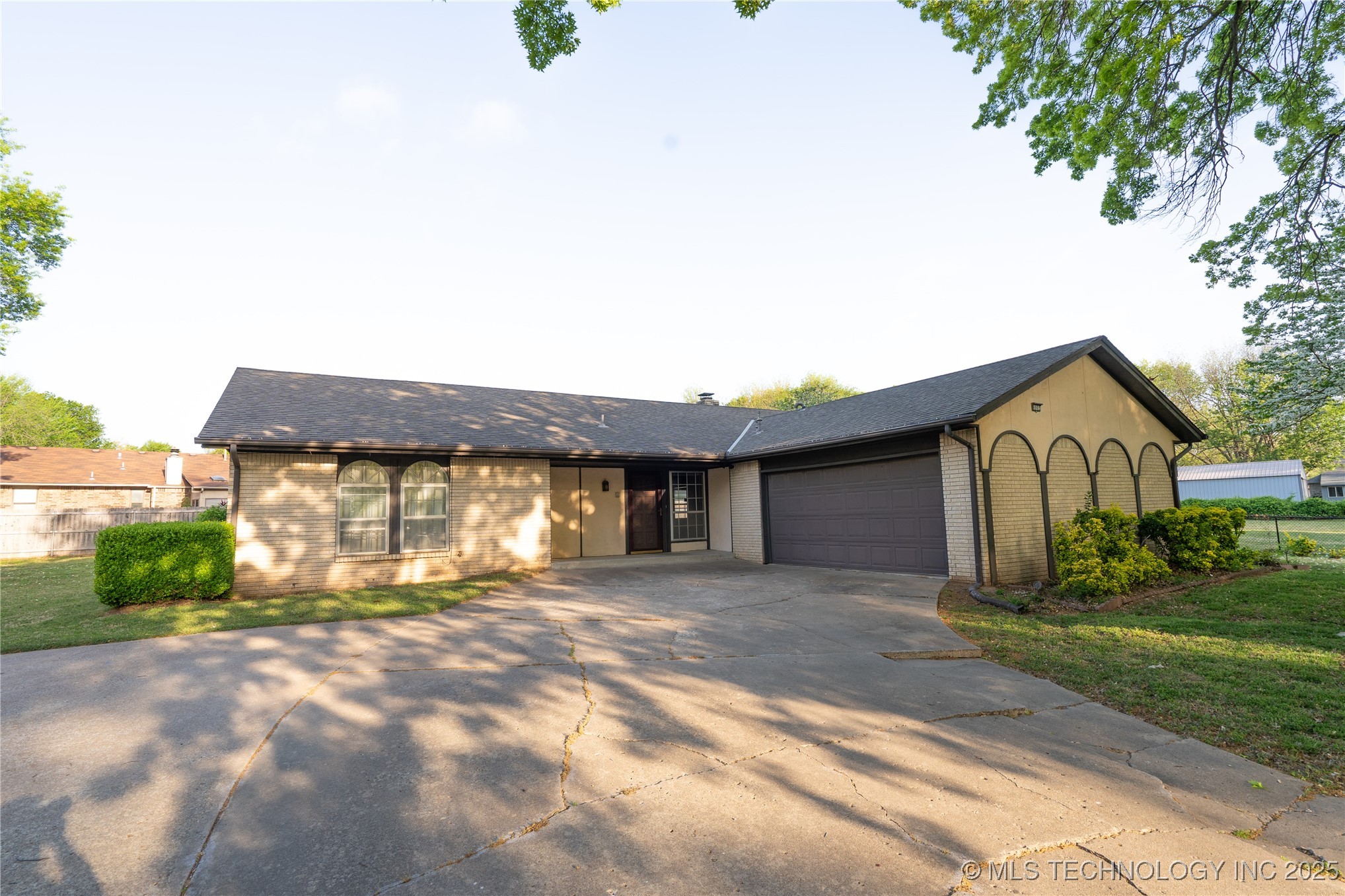 8002 S Birch Avenue Property Photo