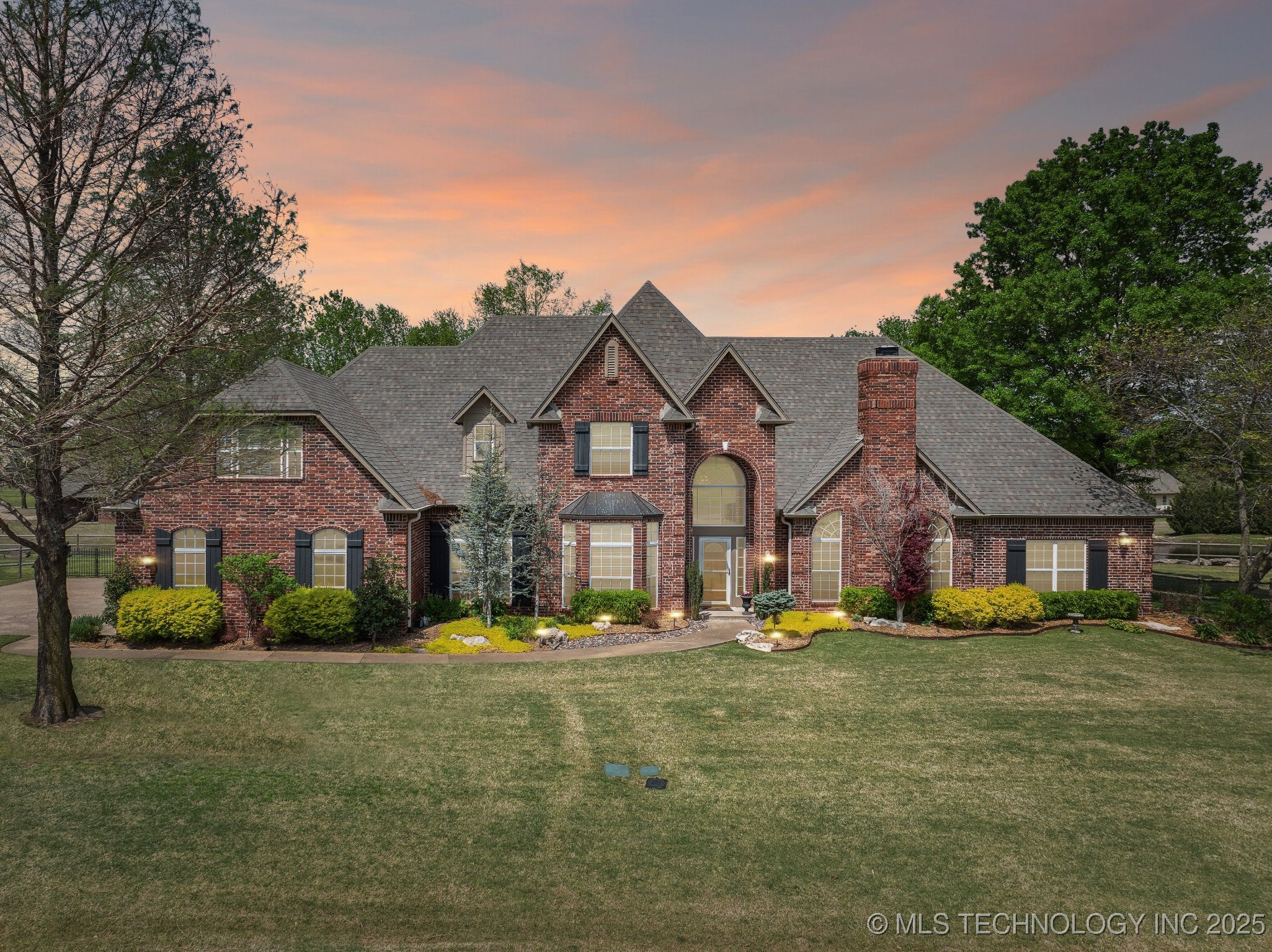 24120 S Meadowview Court Property Photo 1