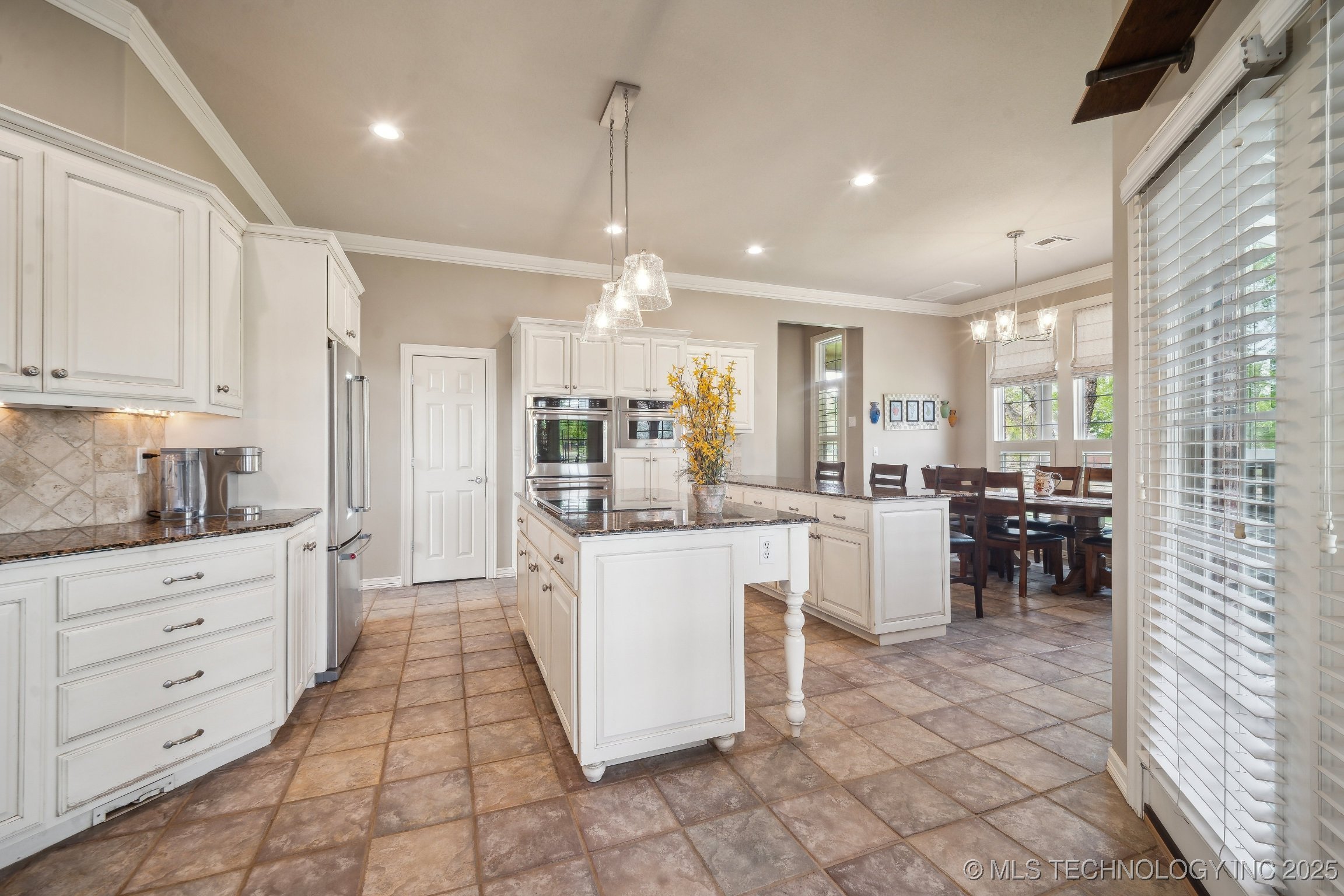 24120 S Meadowview Court Property Photo 10