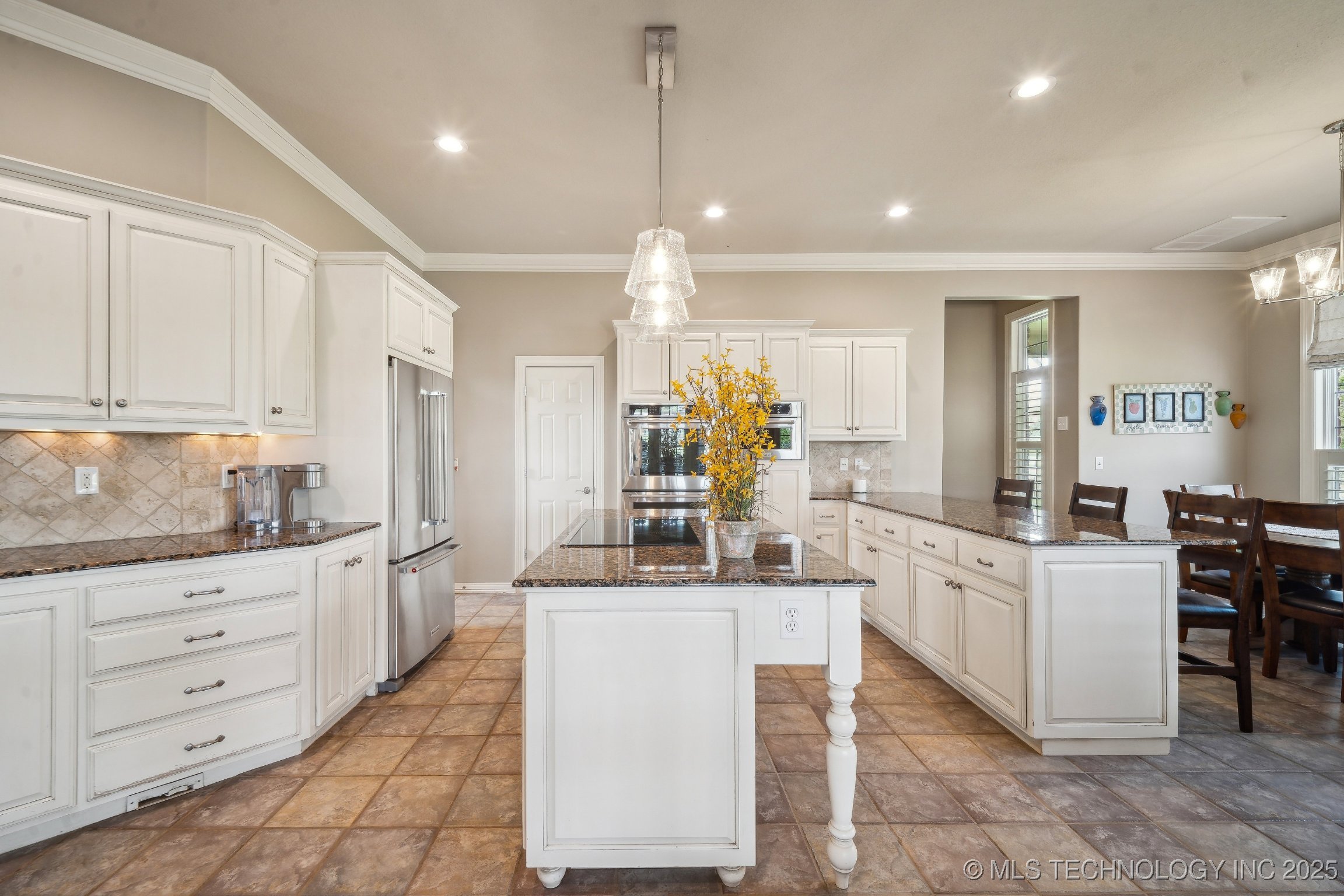 24120 S Meadowview Court Property Photo 11