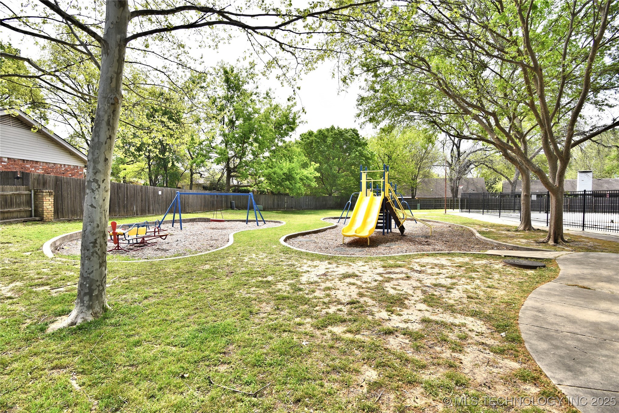 3638 E 69th Place Property Photo 35