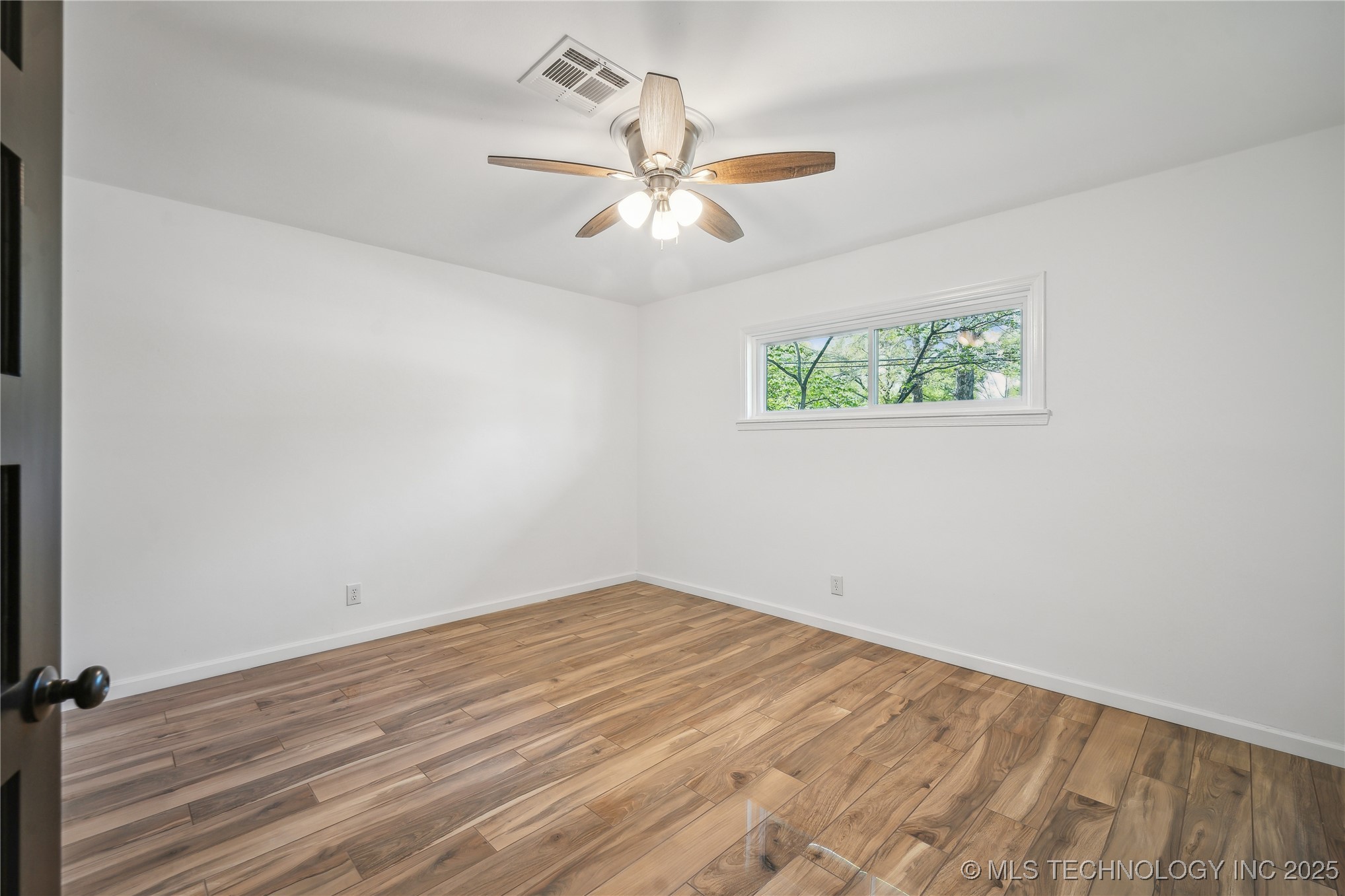 2615 E 59th Street Property Photo 35