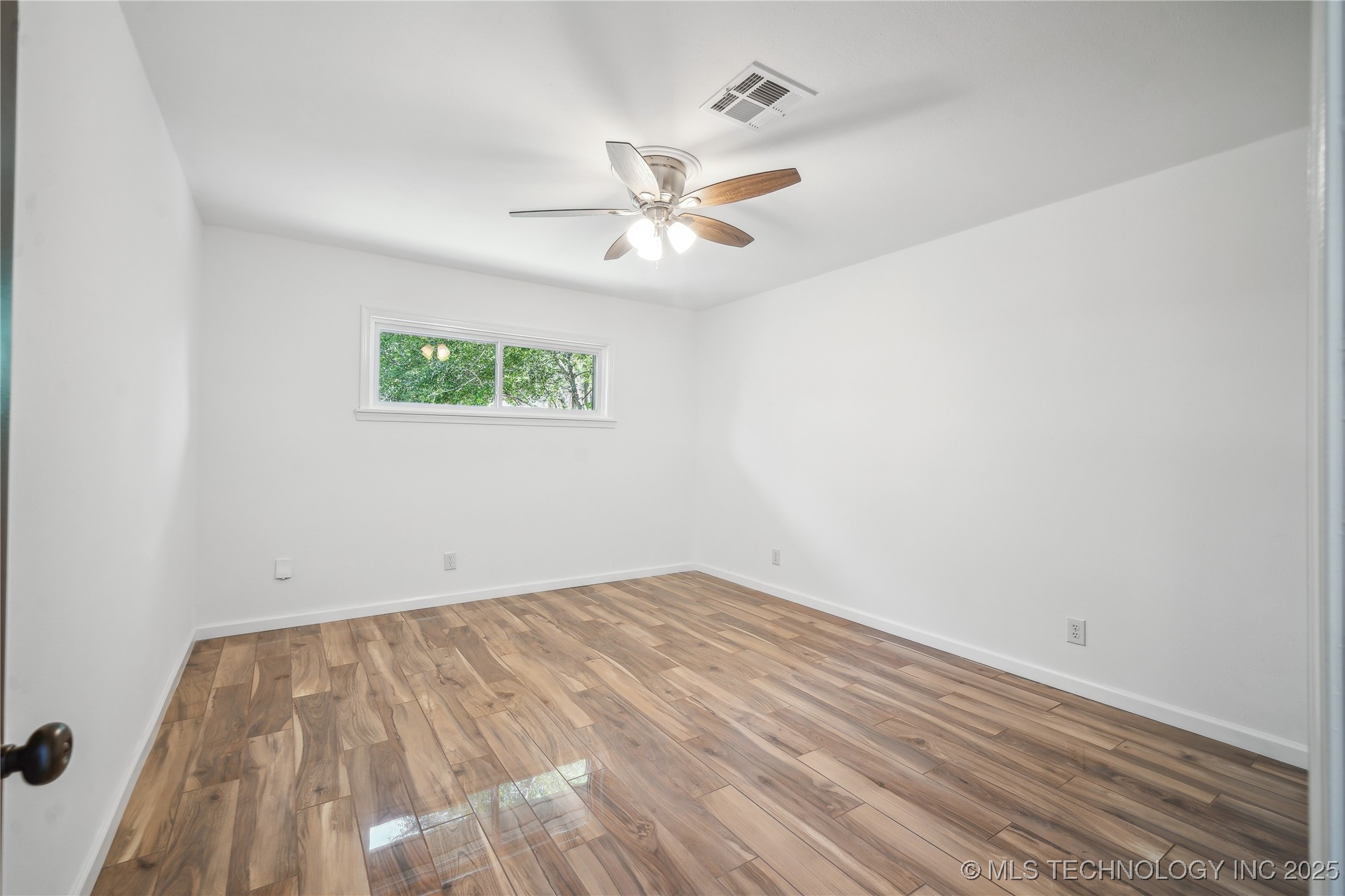 2615 E 59th Street Property Photo 40