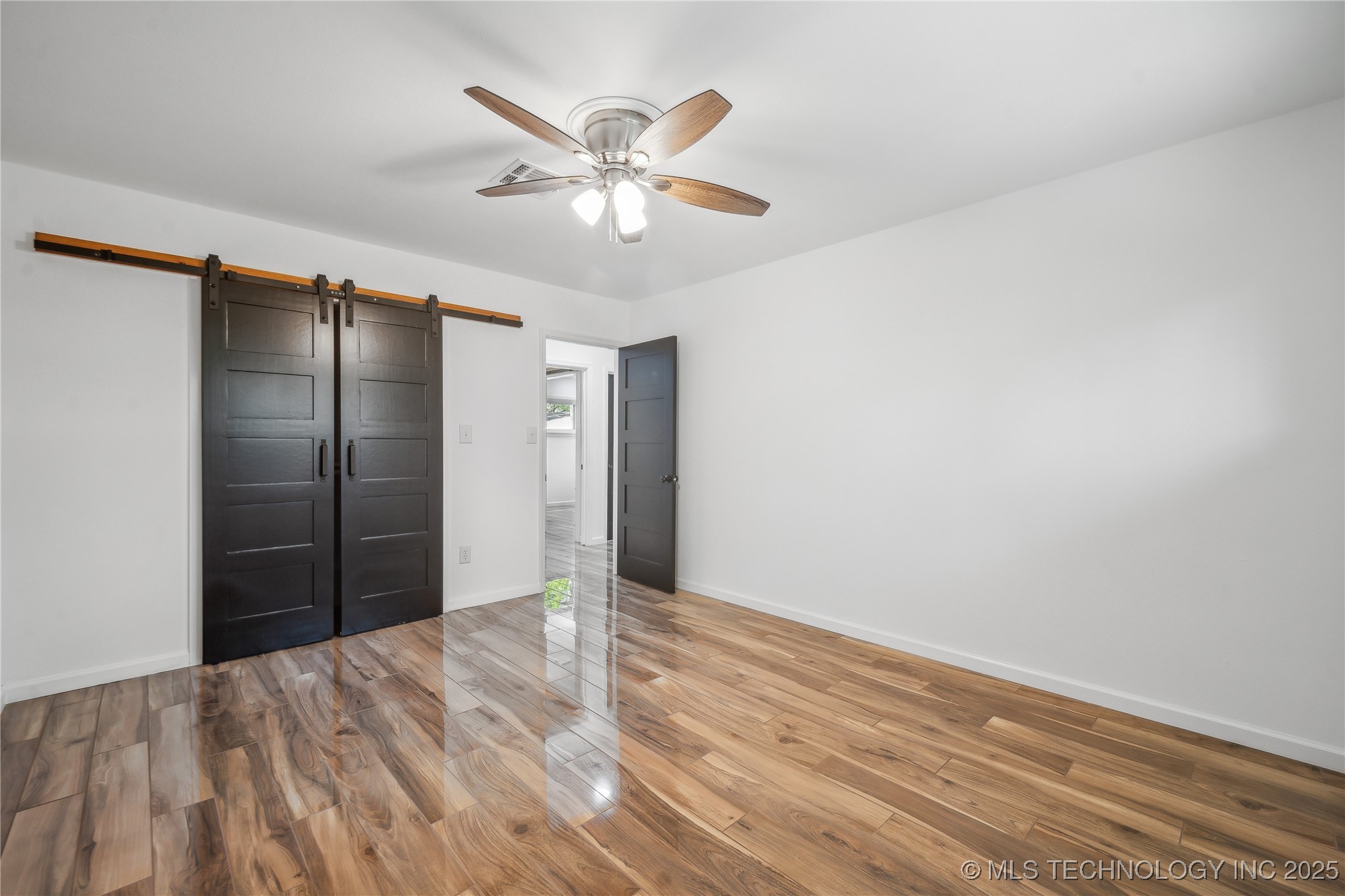 2615 E 59th Street Property Photo 41