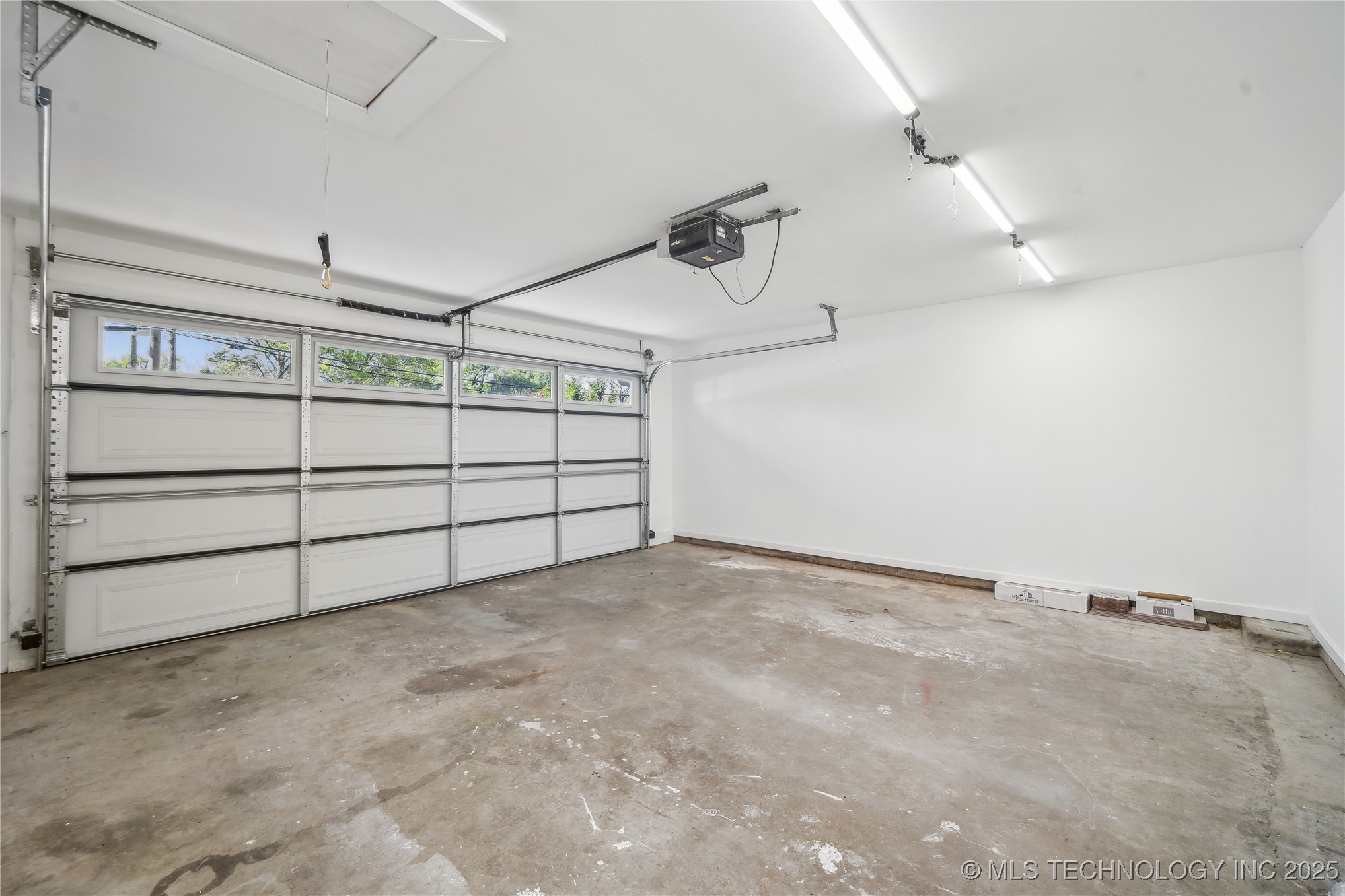 2615 E 59th Street Property Photo 44