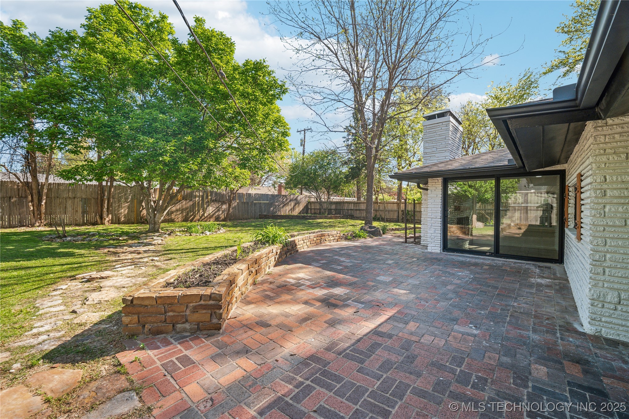 2615 E 59th Street Property Photo 45
