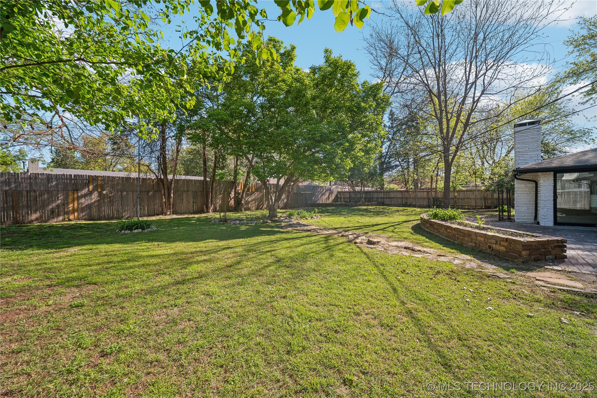 2615 E 59th Street Property Photo 46