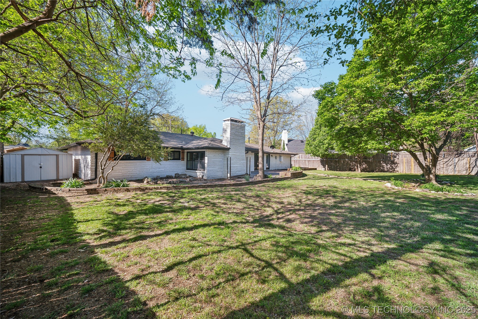 2615 E 59th Street Property Photo 48