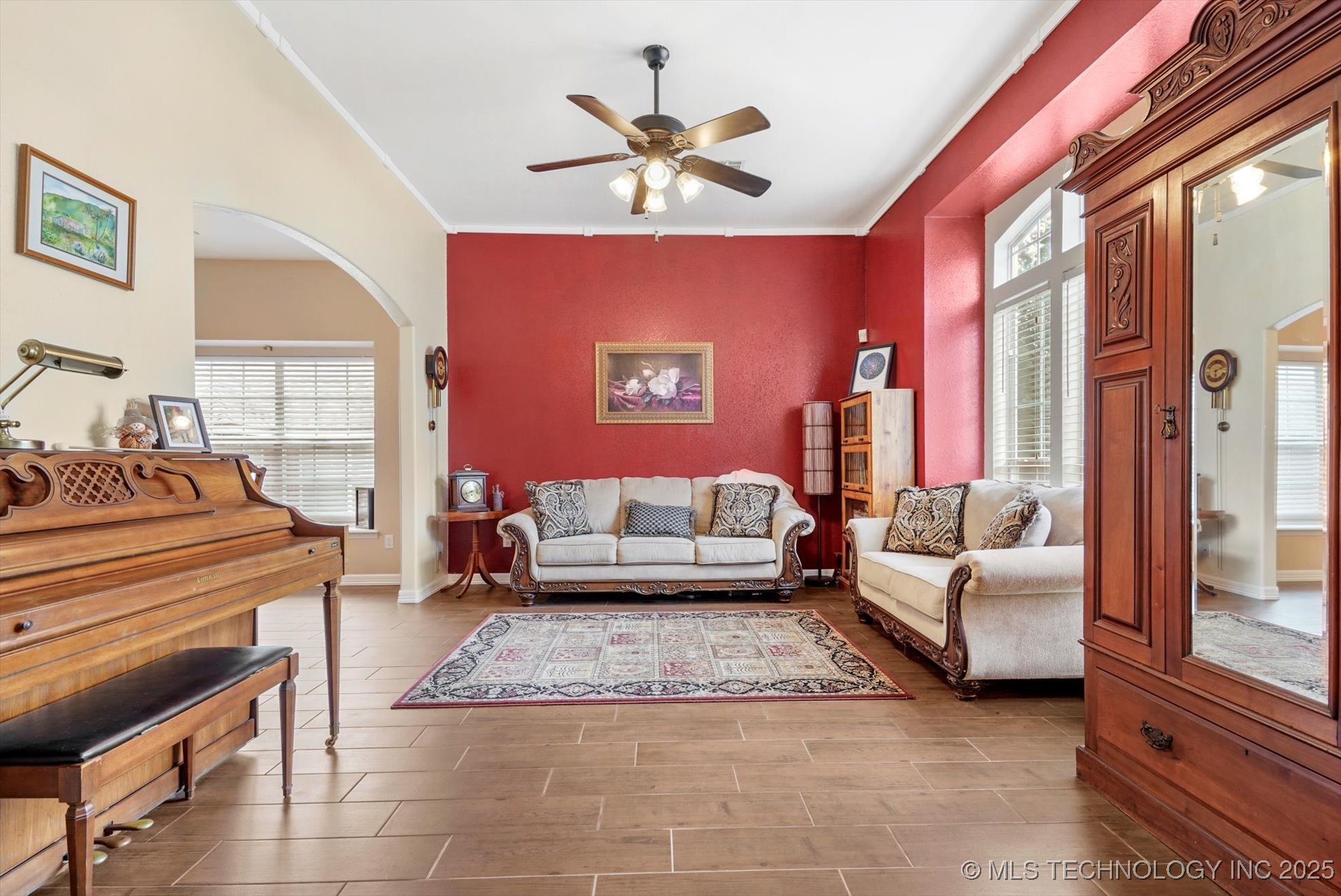 2412 S Tamarack Avenue Property Photo 7