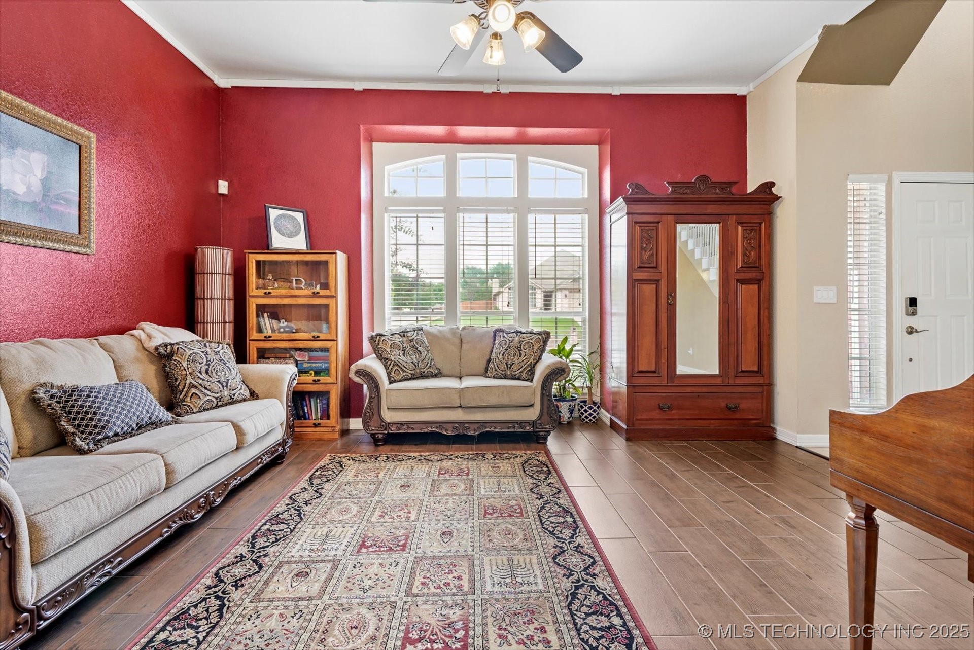2412 S Tamarack Avenue Property Photo 8