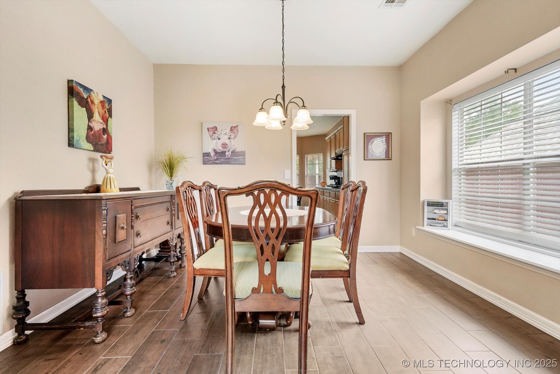 2412 S Tamarack Avenue Property Photo 10