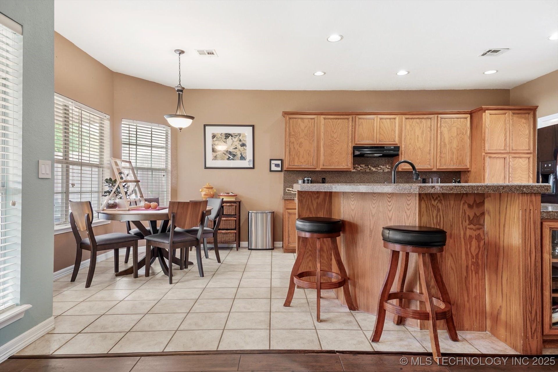 2412 S Tamarack Avenue Property Photo 16