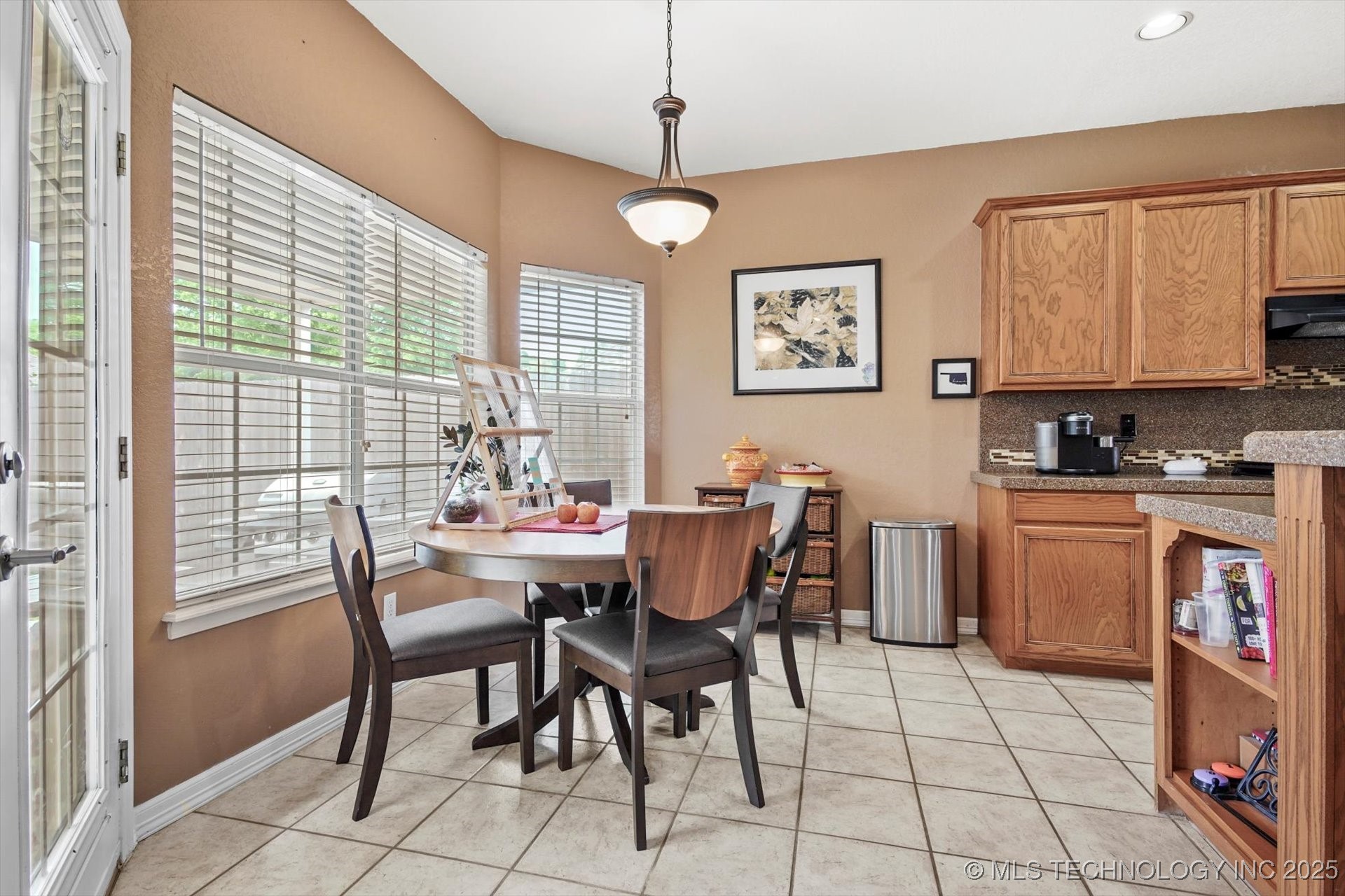 2412 S Tamarack Avenue Property Photo 17