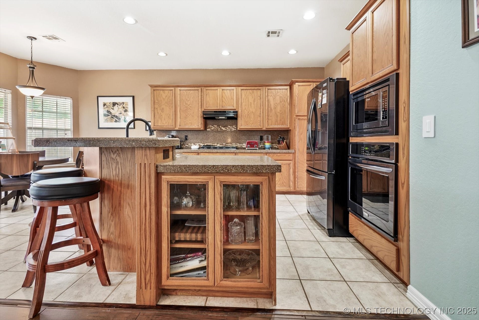 2412 S Tamarack Avenue Property Photo 20