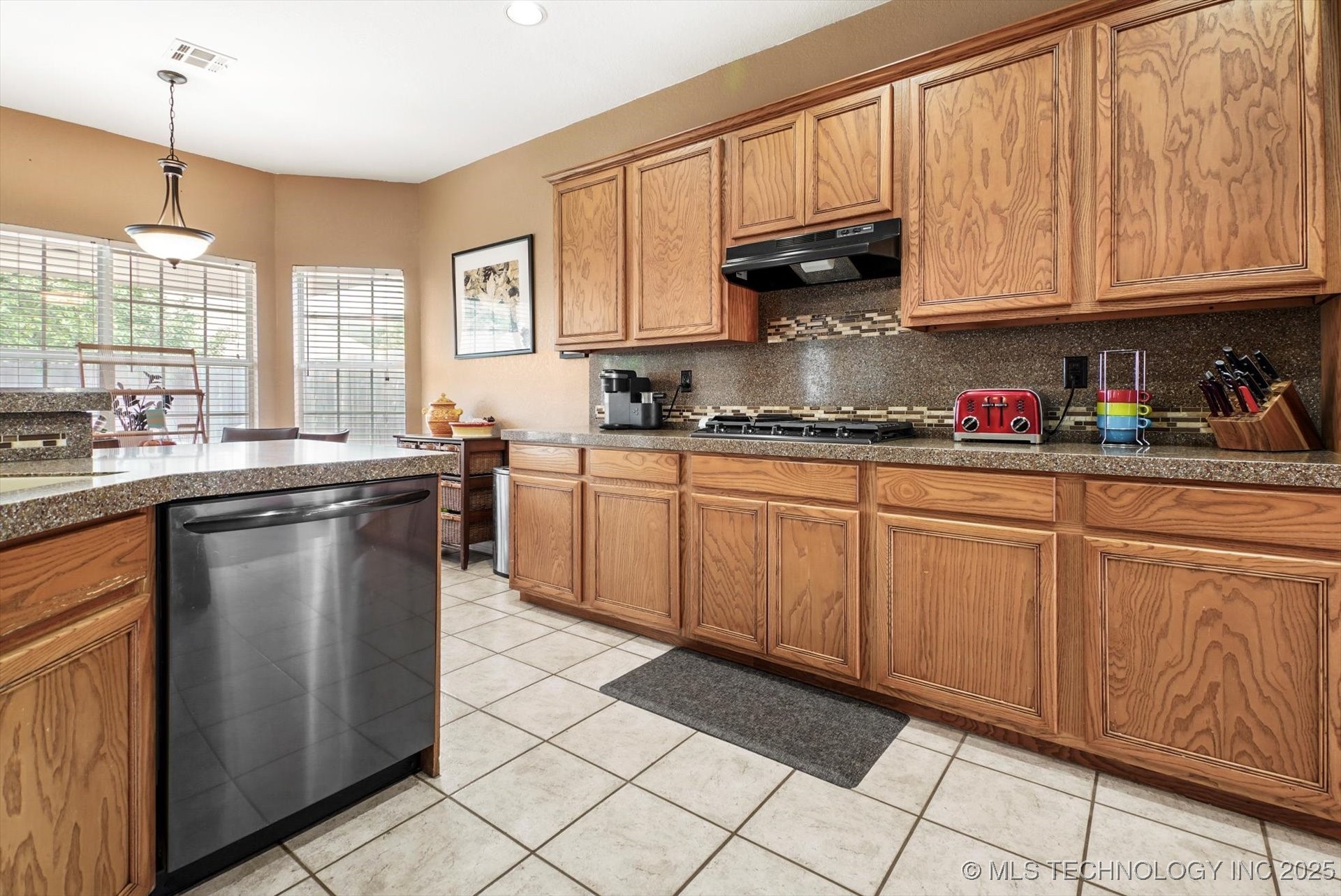 2412 S Tamarack Avenue Property Photo 23