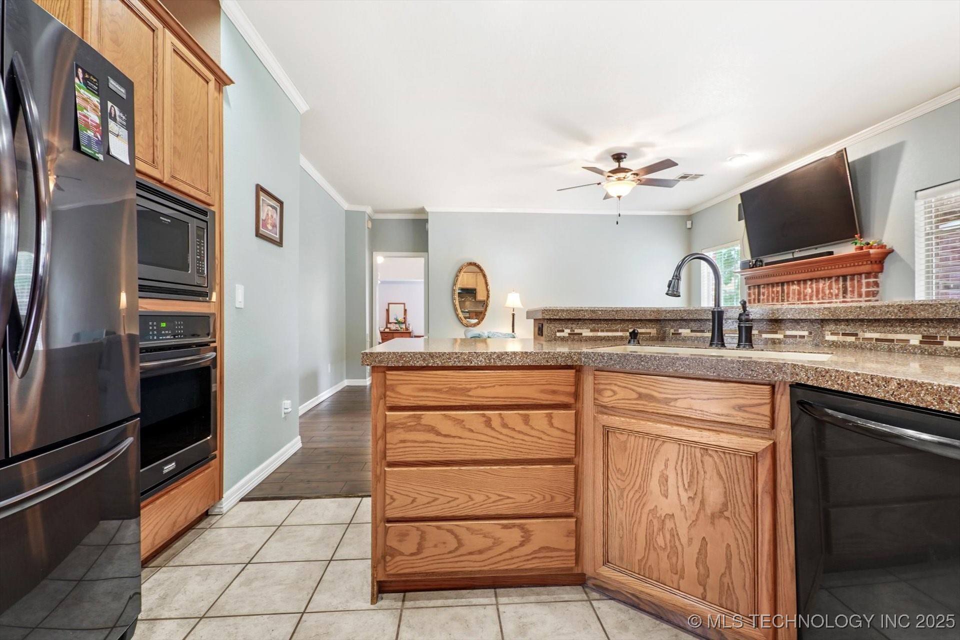 2412 S Tamarack Avenue Property Photo 24