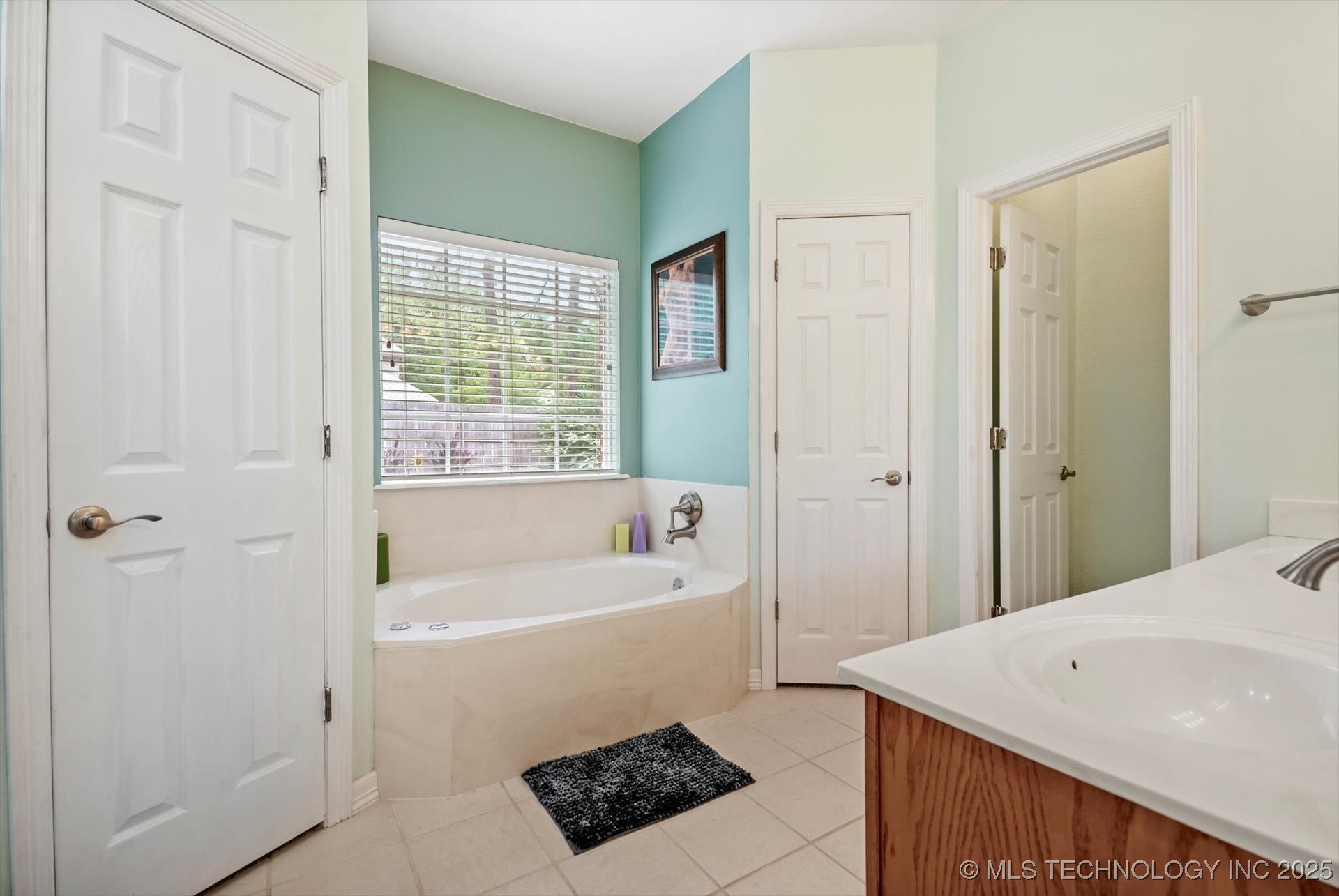 2412 S Tamarack Avenue Property Photo 27