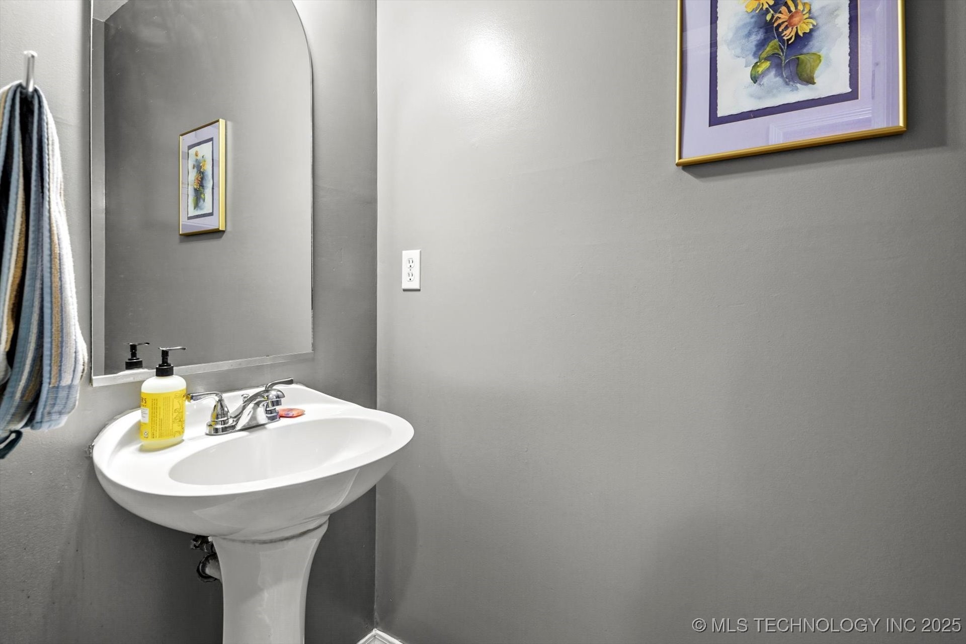 2412 S Tamarack Avenue Property Photo 30